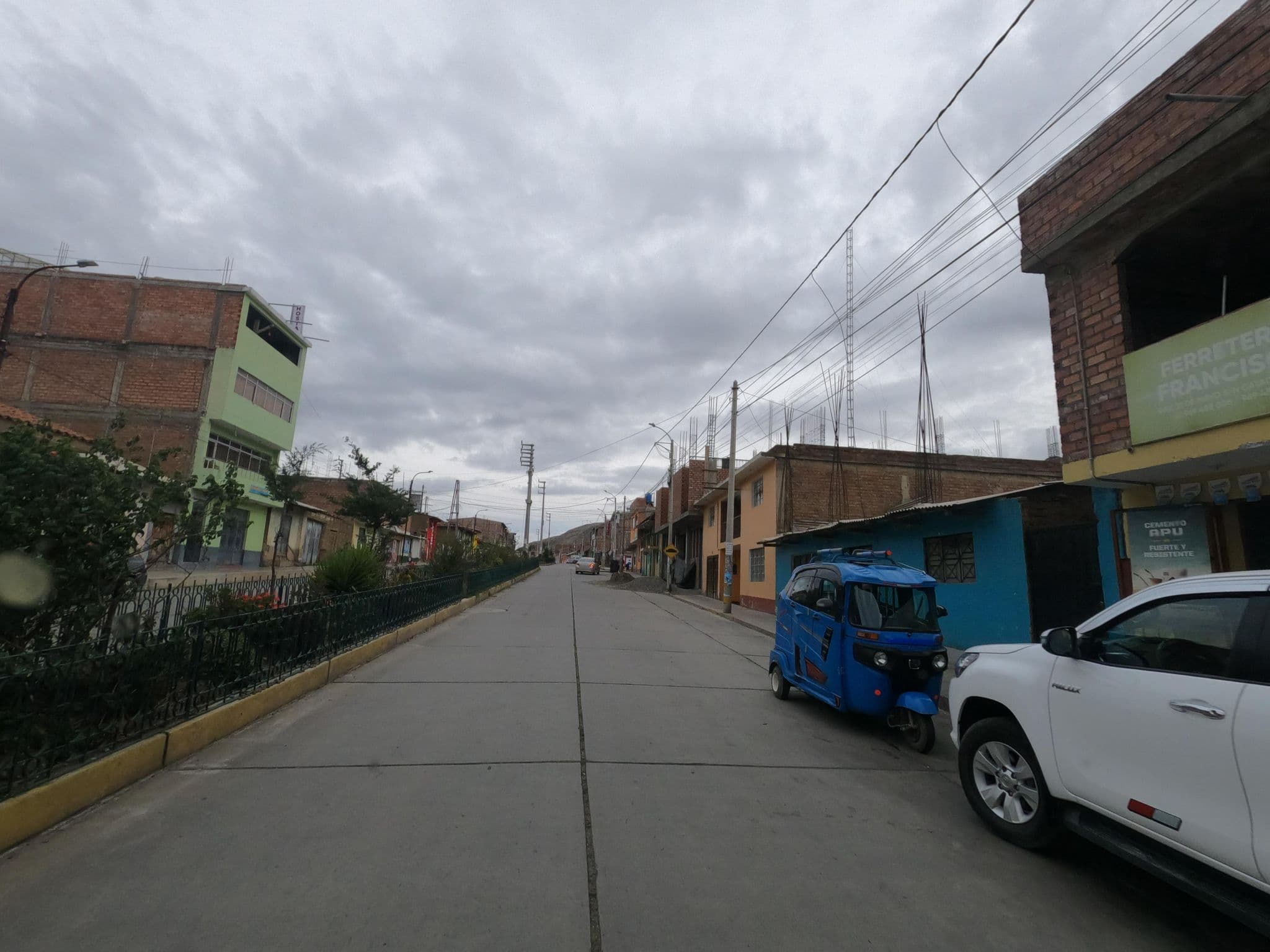 Street view near Yadir, Huaraz