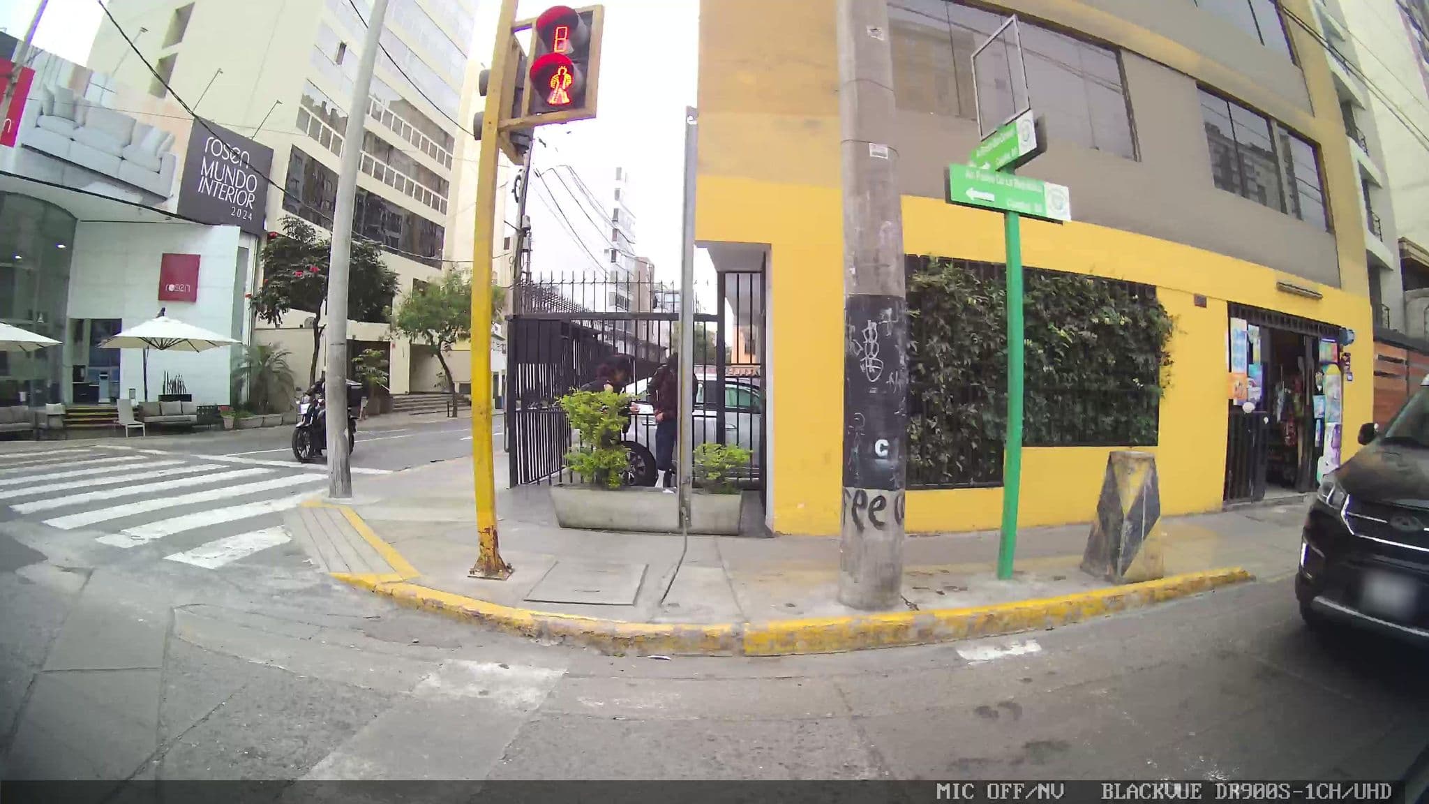 Street view near Alpackers B&B, Miraflores