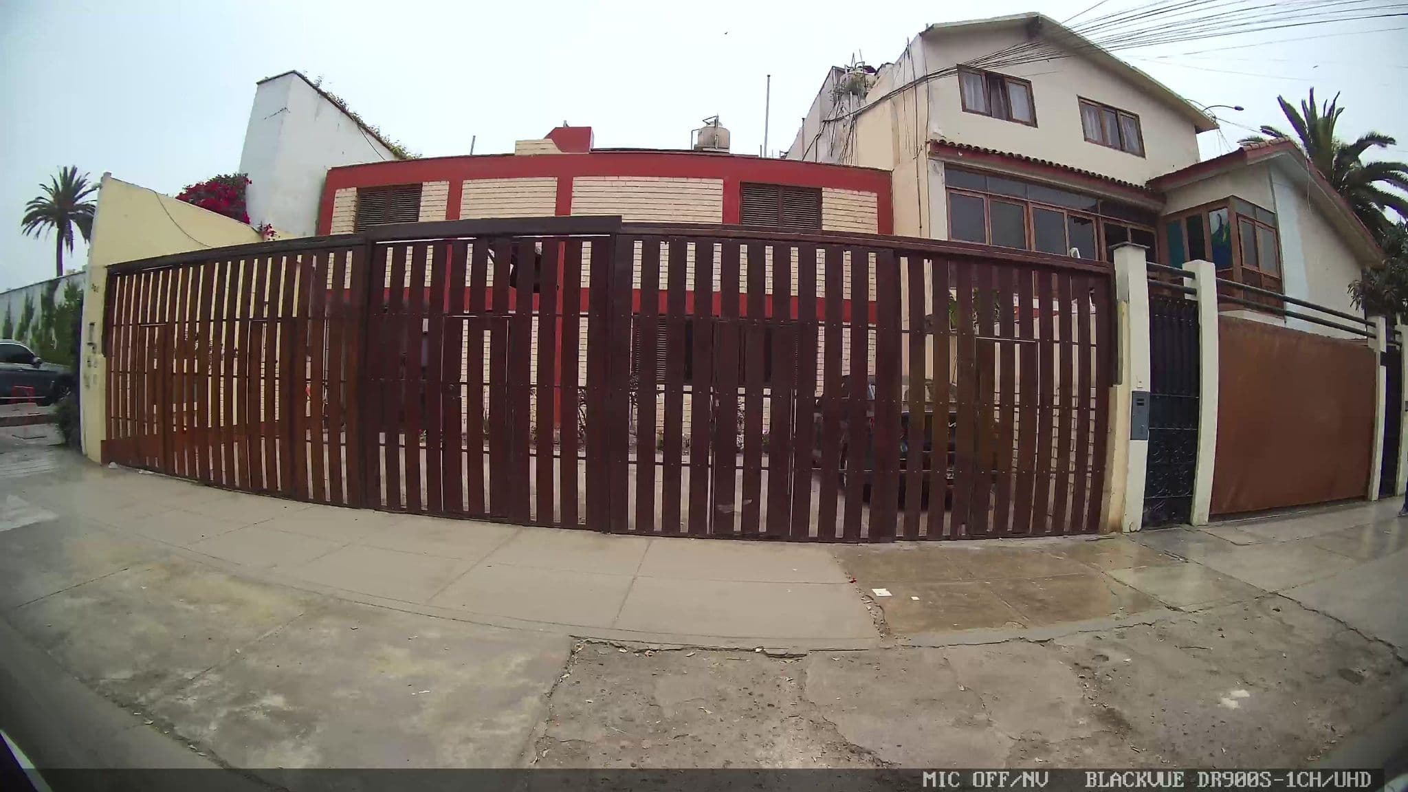 Street view near The Point, Barranco — © kaart_3 (CC BY-SA · Mapillary)