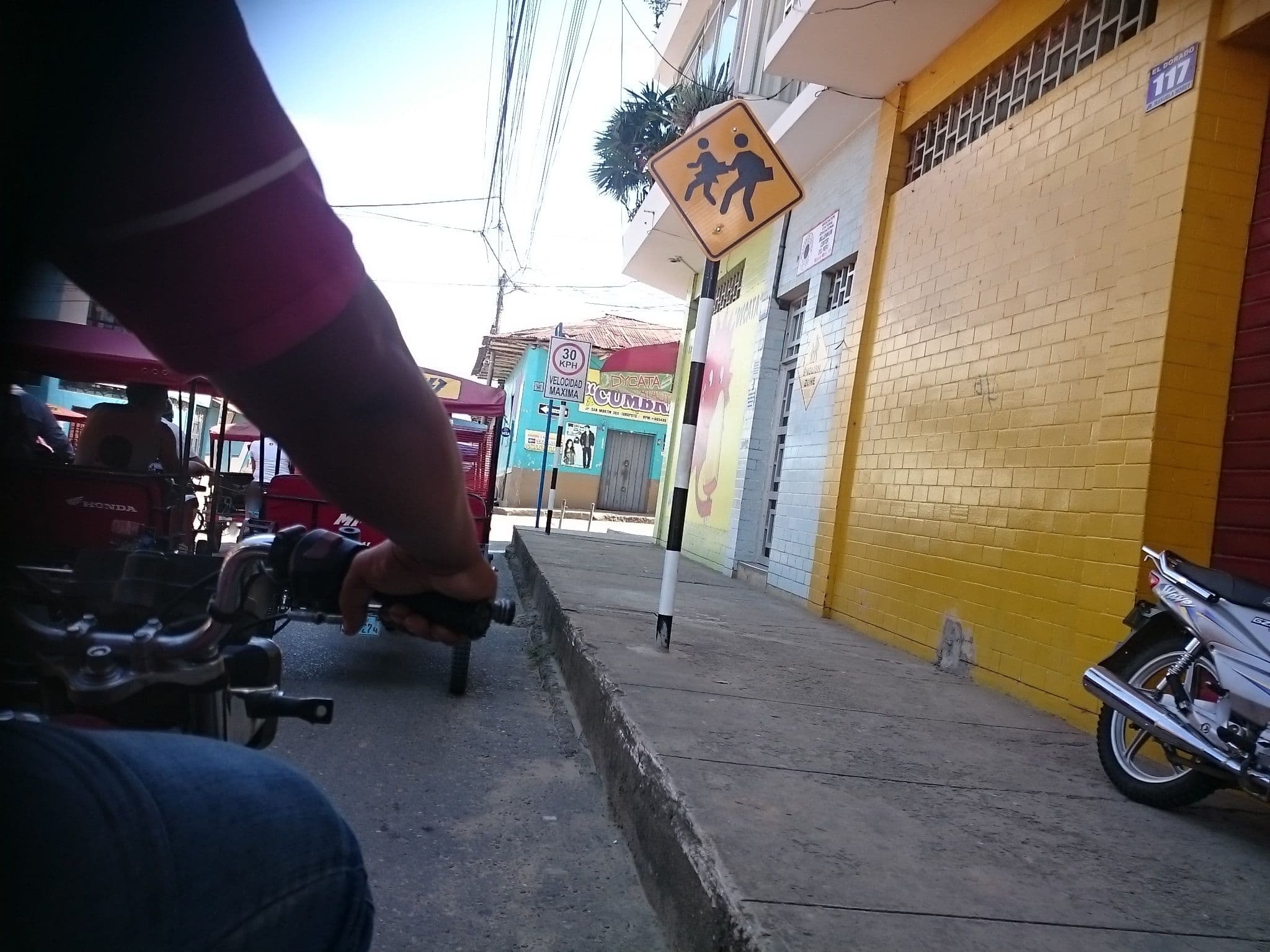 Street view near Hotel Cielo, La Banda — © sguinetti (CC BY-SA · Mapillary)