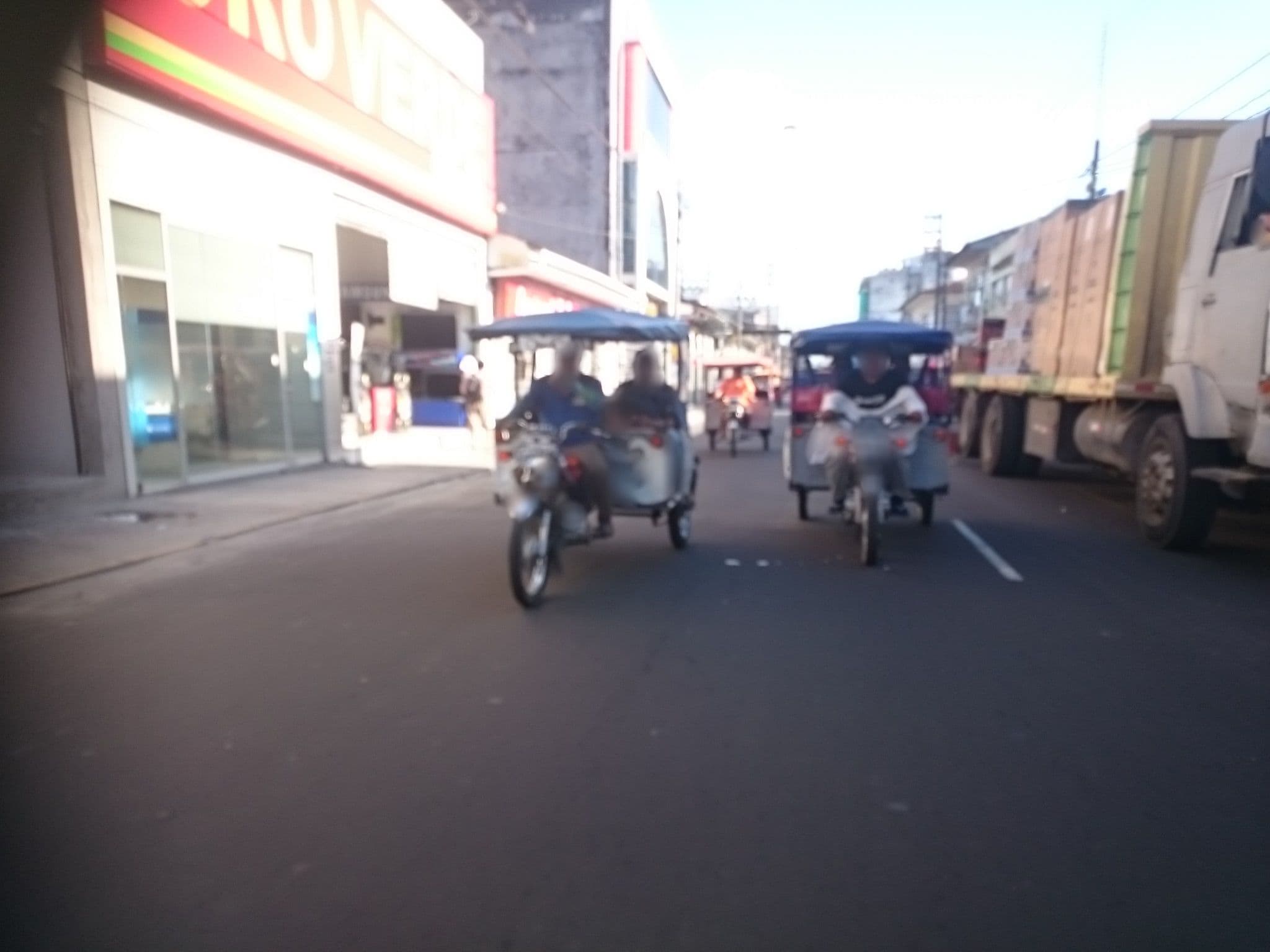 Street view near Hotel del Perú, Iquitos — © sguinetti (CC BY-SA · Mapillary)