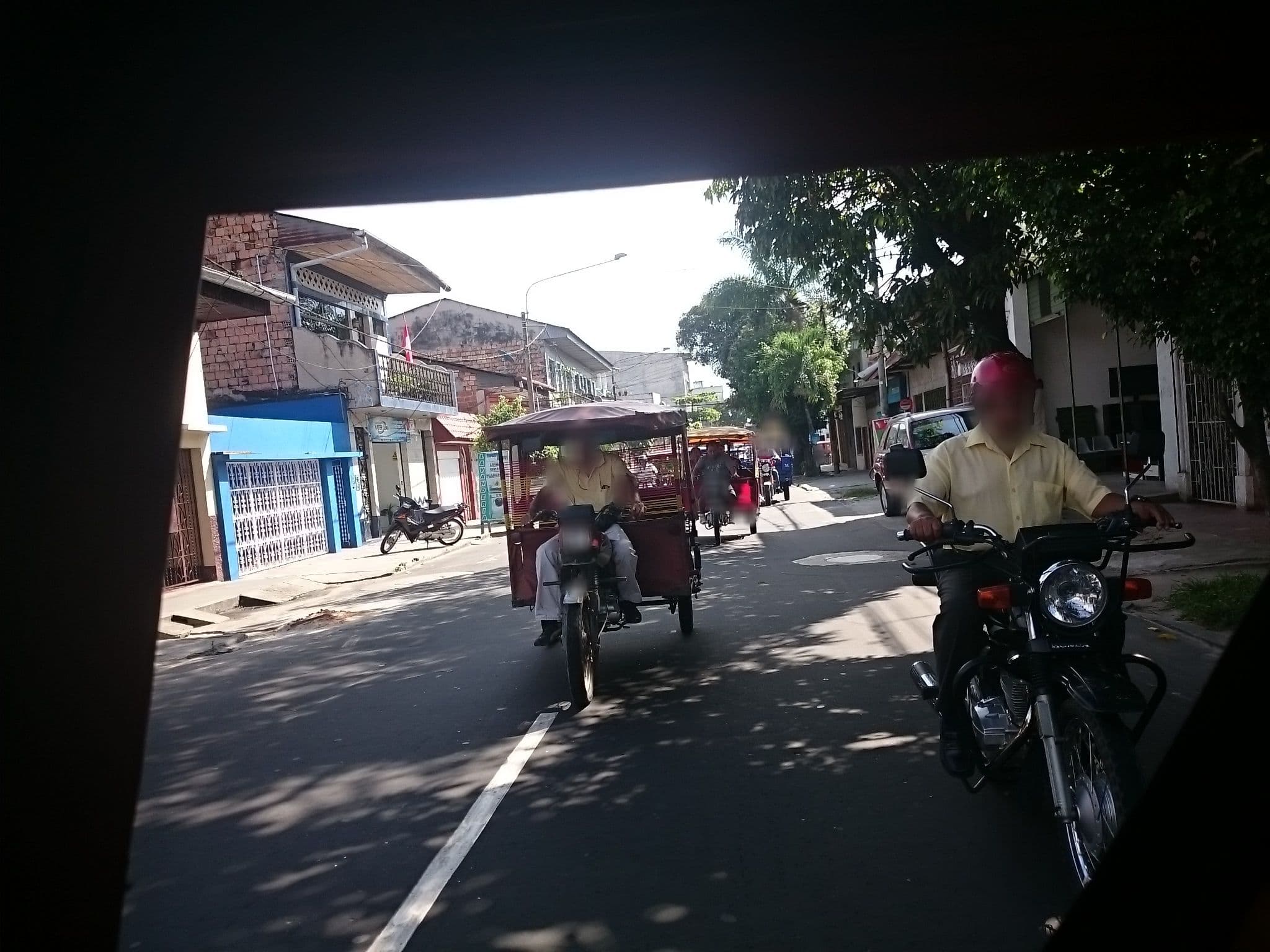 Street view near Alojamiento Las Palmeras Inn, Iquitos — © sguinetti (CC BY-SA · Mapillary)