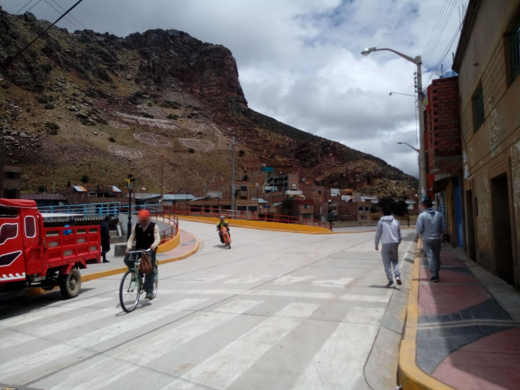 Street view near Hotel Posada del Puente Putina, Putina — © johnarupire (CC BY-SA · Mapillary)
