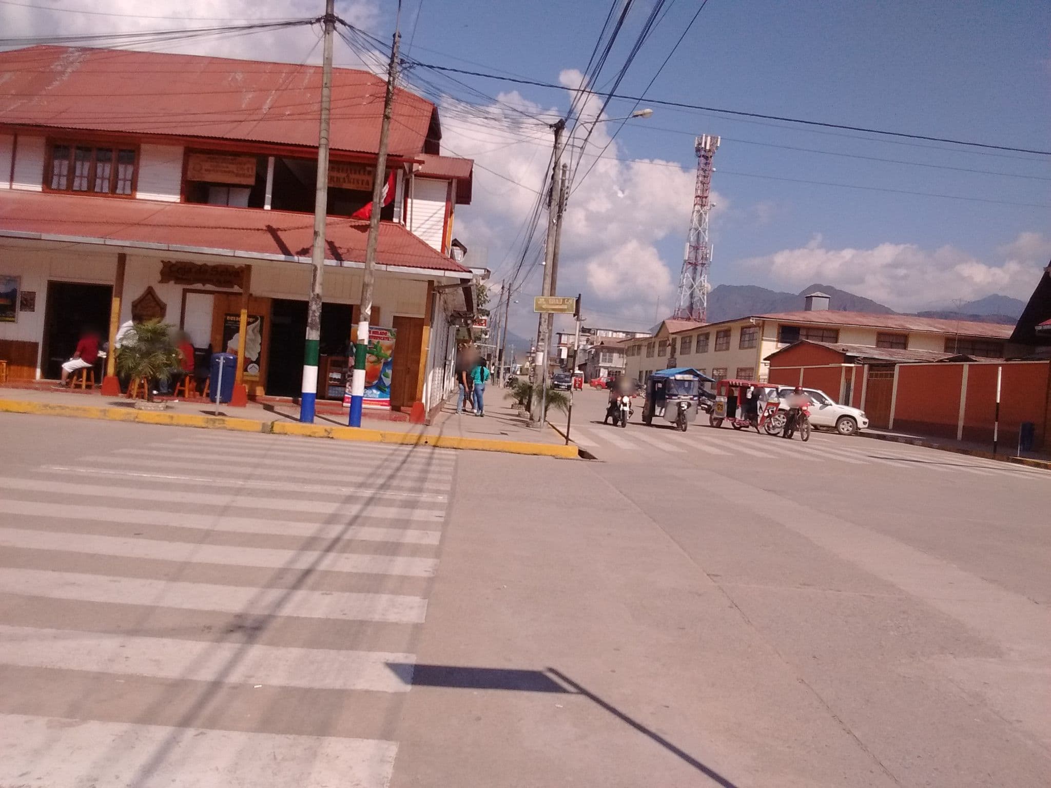 Street view near Hospedaje Jimenez, Oxapampa — © johnarupire (CC BY-SA · Mapillary)