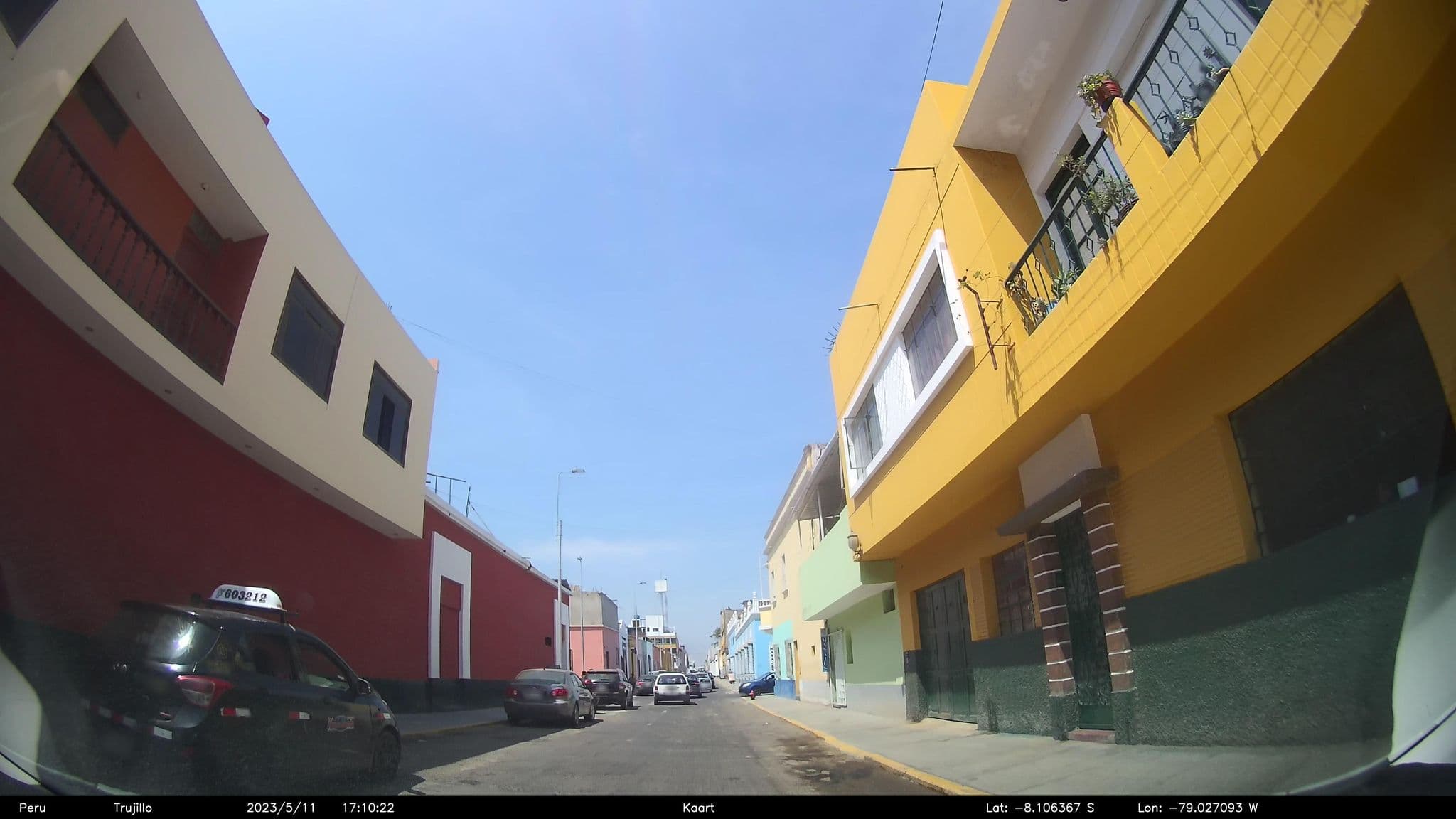 Street view near Munay Wuasi, Trujillo