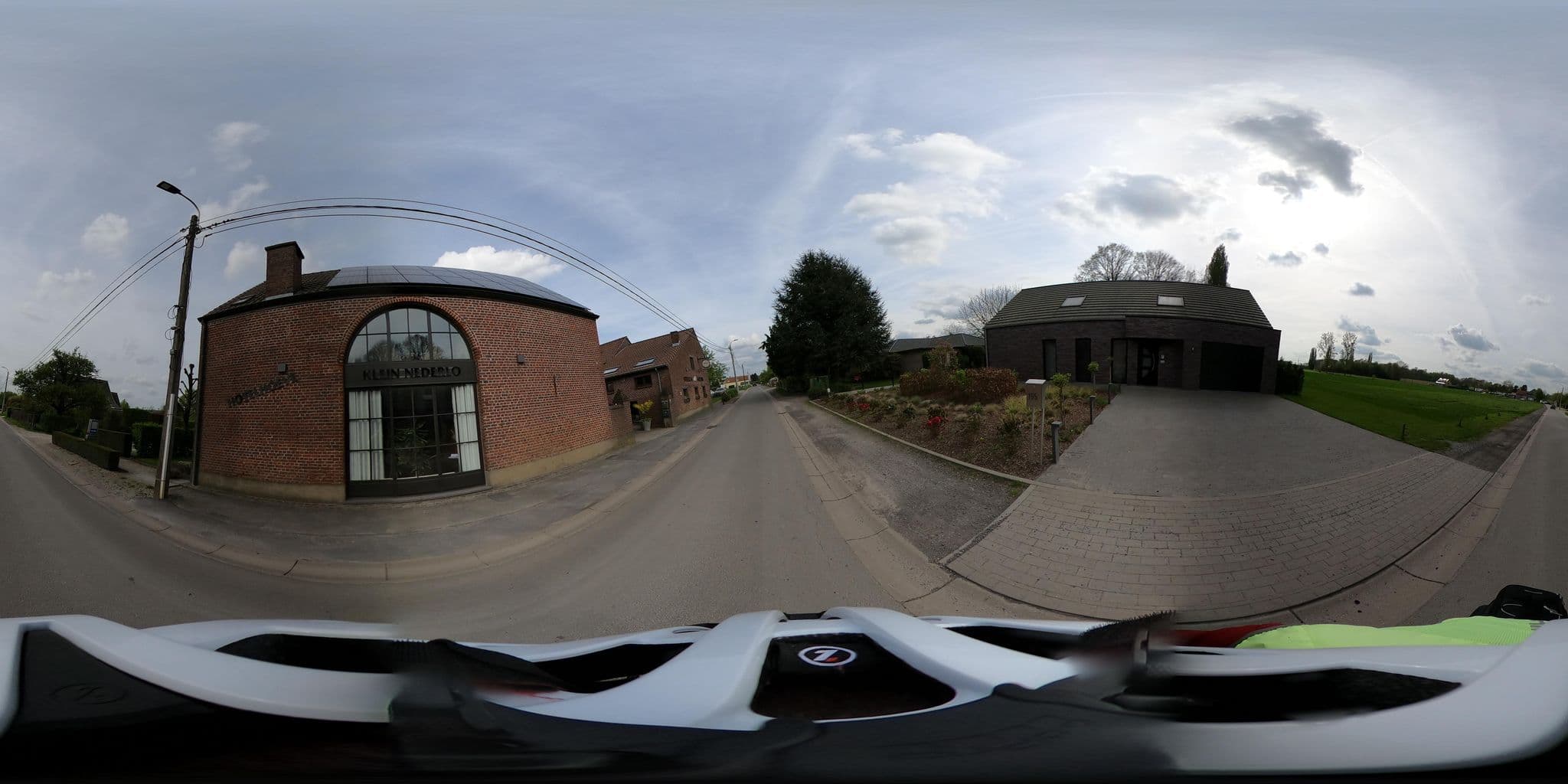 Street view near Hotelhoeve Klein Nederlo, Vlezenbeek — © Mizuna (CC BY-SA · Mapillary)