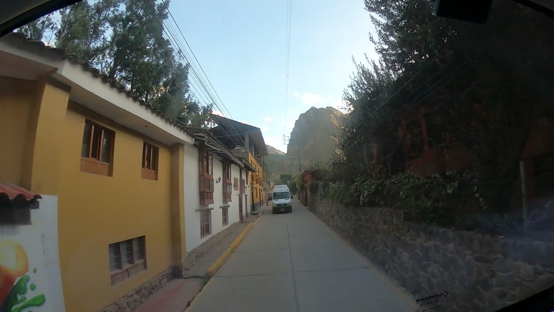 Street view near El Bosque Backpackers, Ollantaytambo — © jaderbavaresco (CC BY-SA · Mapillary)