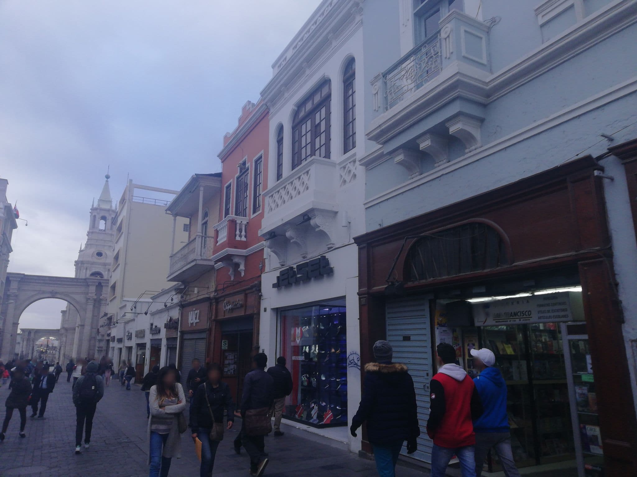 Street view near MB Backpackers, Arequipa
