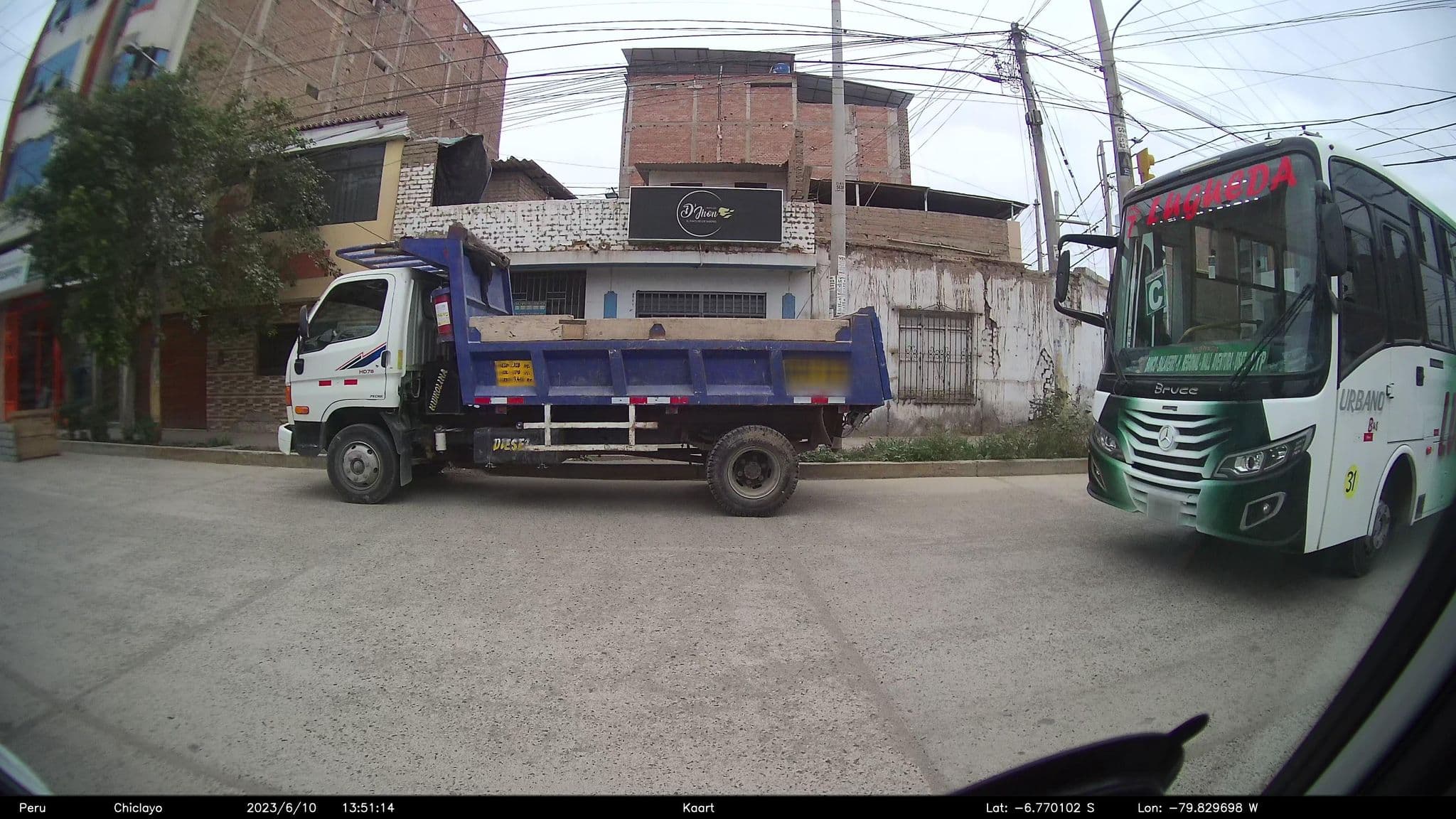 Street view near Via Sipan, Chiclayo — © kaart_2 (CC BY-SA · Mapillary)