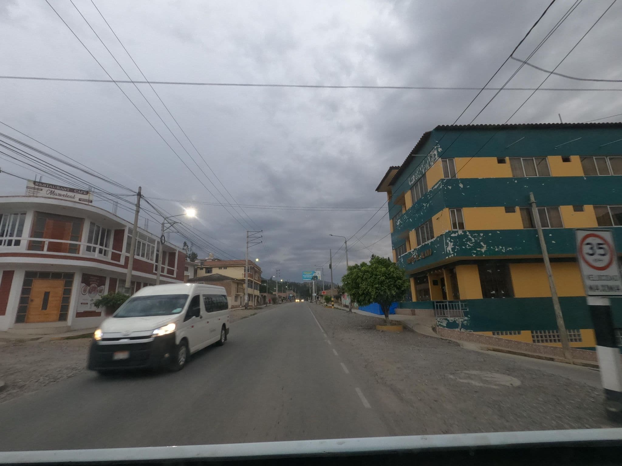 Street view near Hotel El Alamo, Yungay — © MuitoAlemdasFronteiras (CC BY-SA · Mapillary)