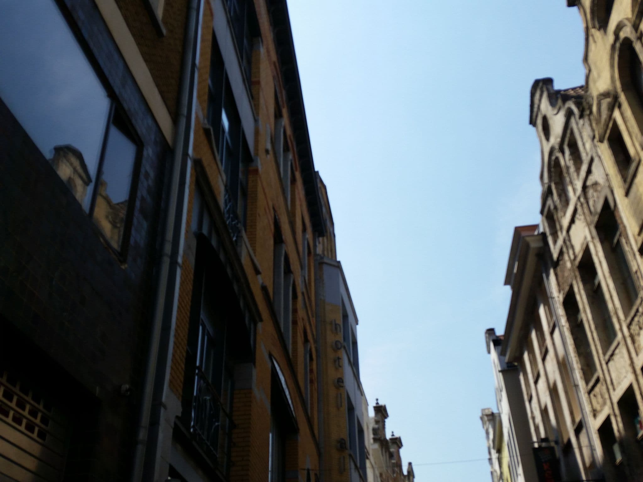 Street view near Alma, Brussels — © filipc (CC BY-SA · Mapillary)