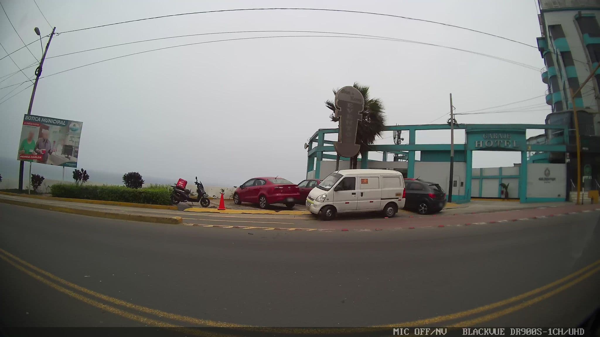Street view near Hotel Megamar, San Isidro — © kaart_1 (CC BY-SA · Mapillary)