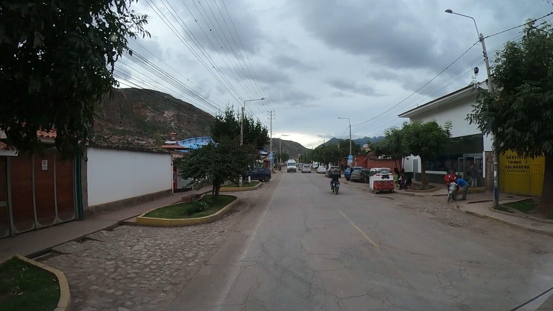 Street view near Los Geranios, Urubamba