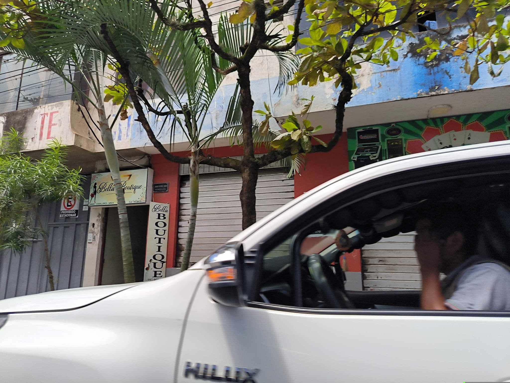Street view near Los Álamos, Quillabamba