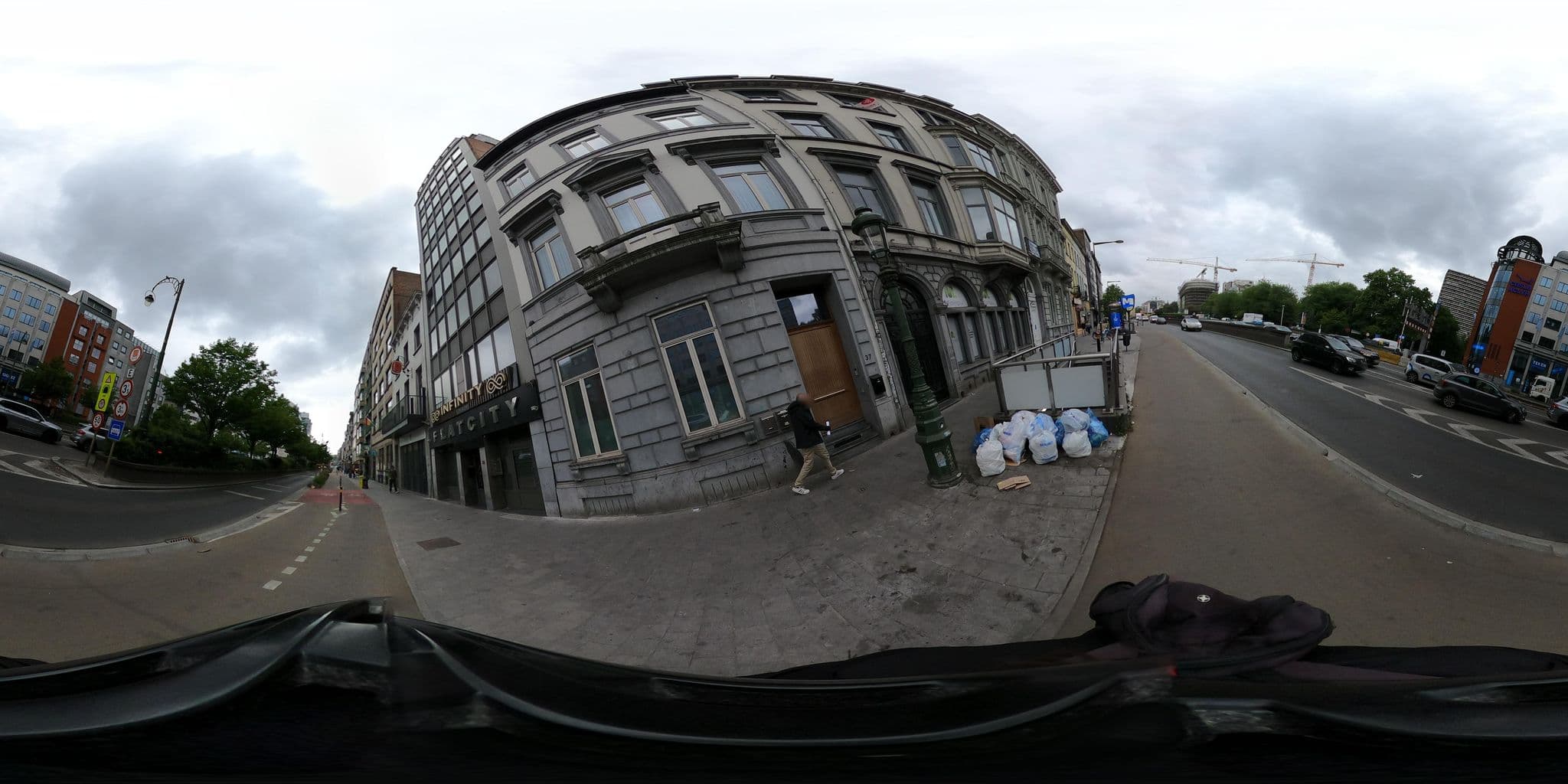 Street view near Yadoya, Brussels — © RaphaelPasLoin (CC BY-SA · Mapillary)