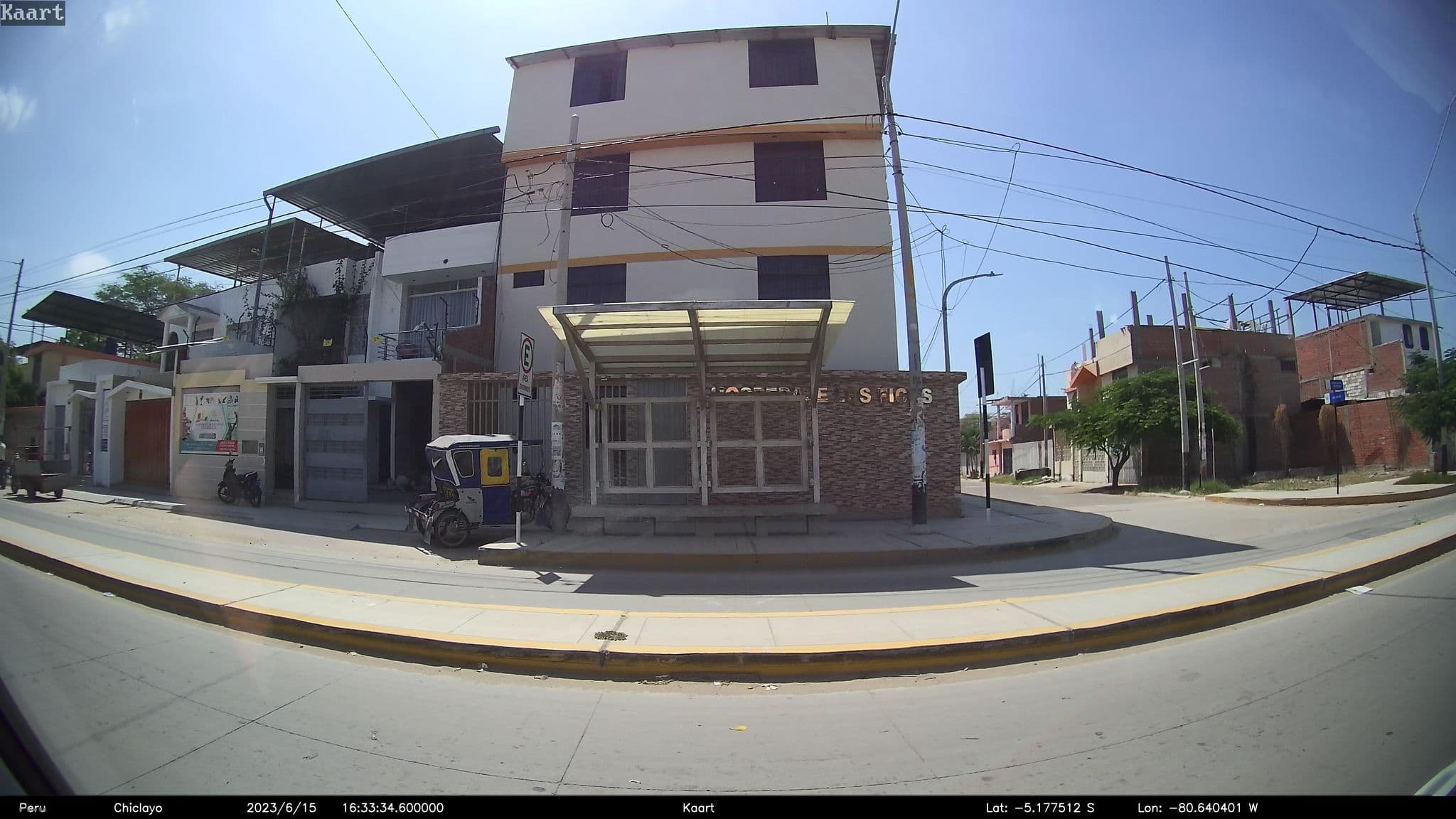Street view near Hospedaje Los Fícus, Piura — © kaart_2 (CC BY-SA · Mapillary)