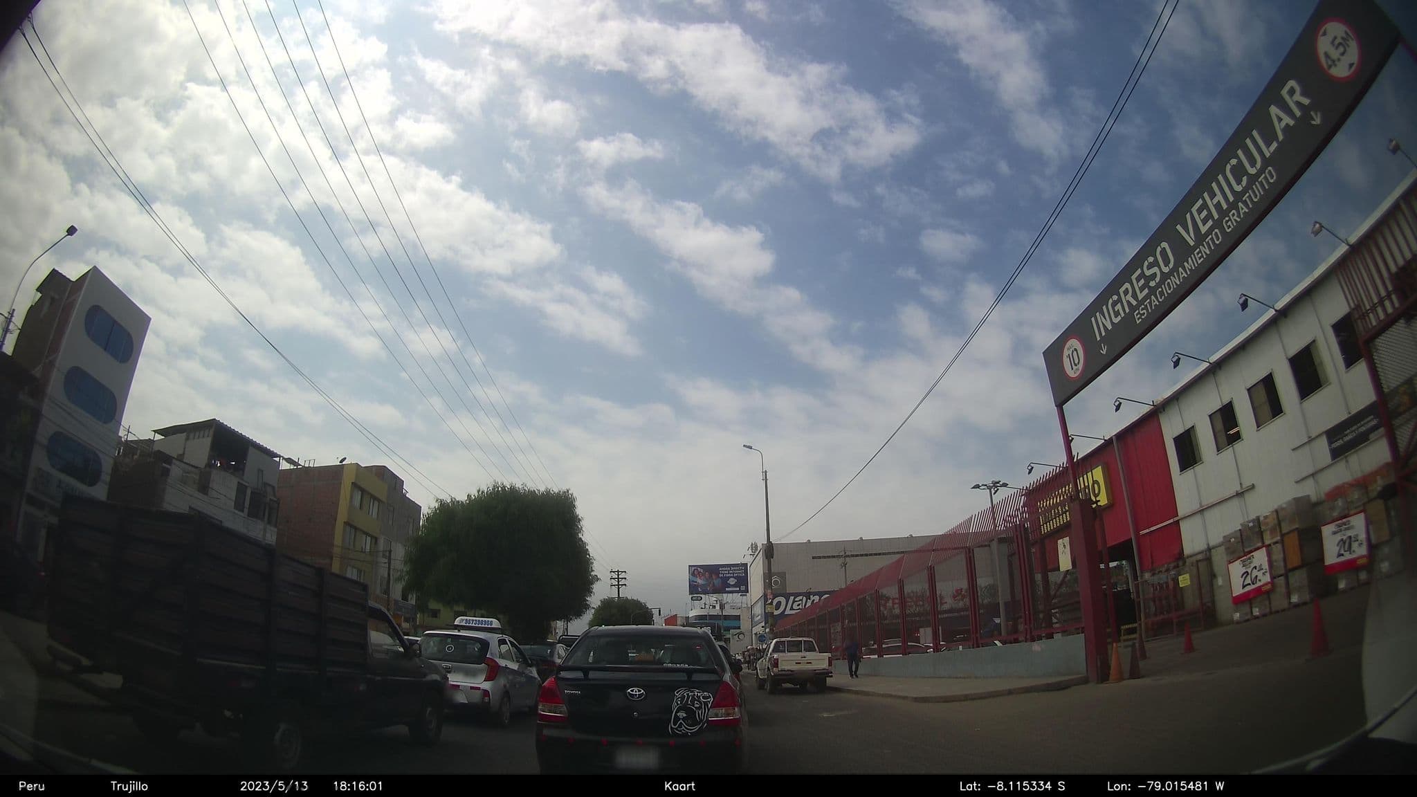 Street view near BaCKPACKERS, Trujillo