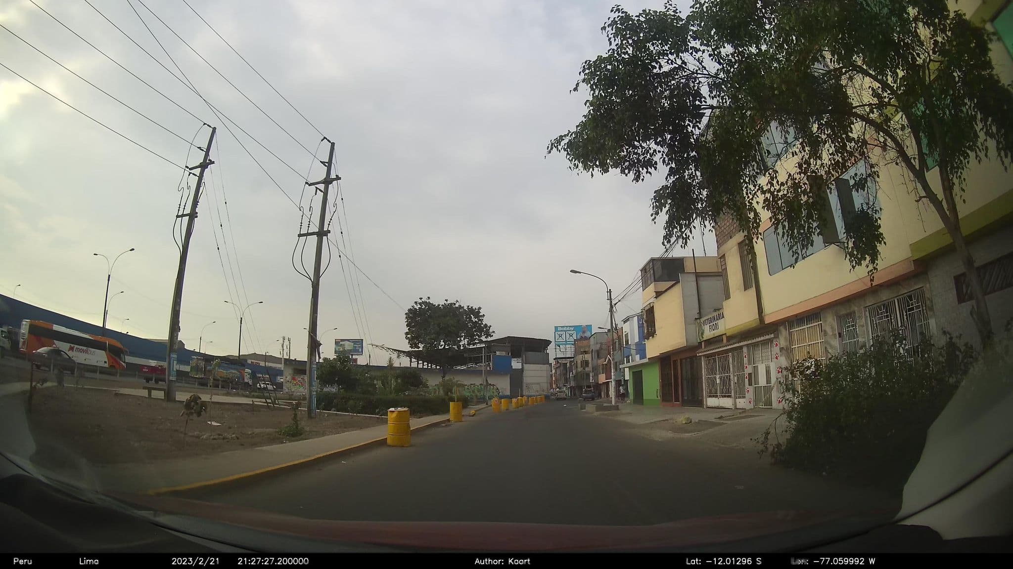 Street view near Hostal Residencial Mochica, Independencia — © kaart_2 (CC BY-SA · Mapillary)