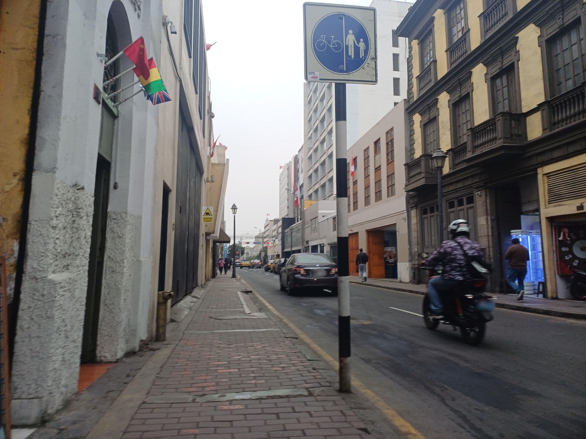 Street view near Hostal Diana, Lima — © yonatanejb (CC BY-SA · Mapillary)
