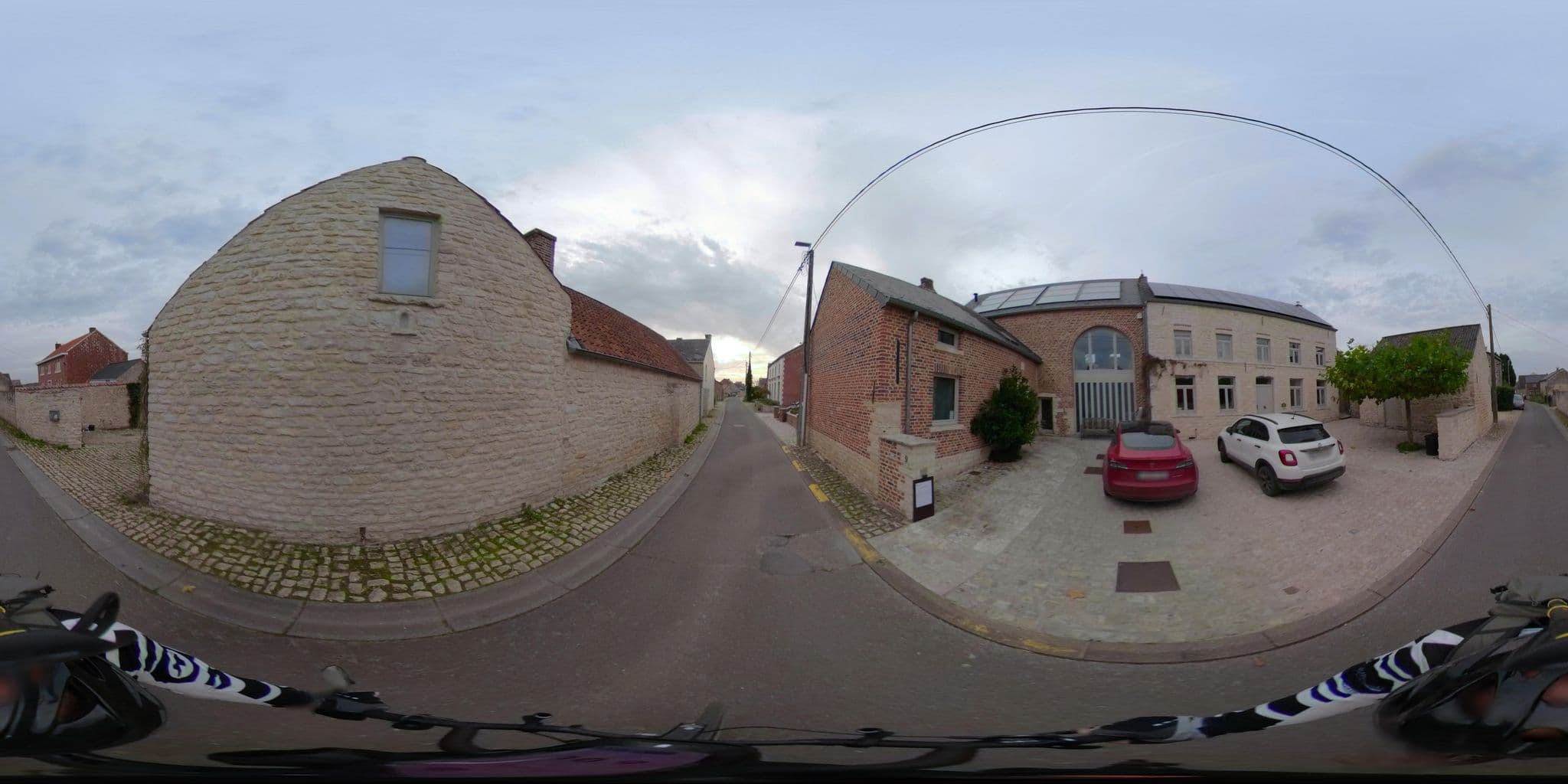 Street view near La Maison en Pierre, Mélin — © miklav (CC BY-SA · Mapillary)