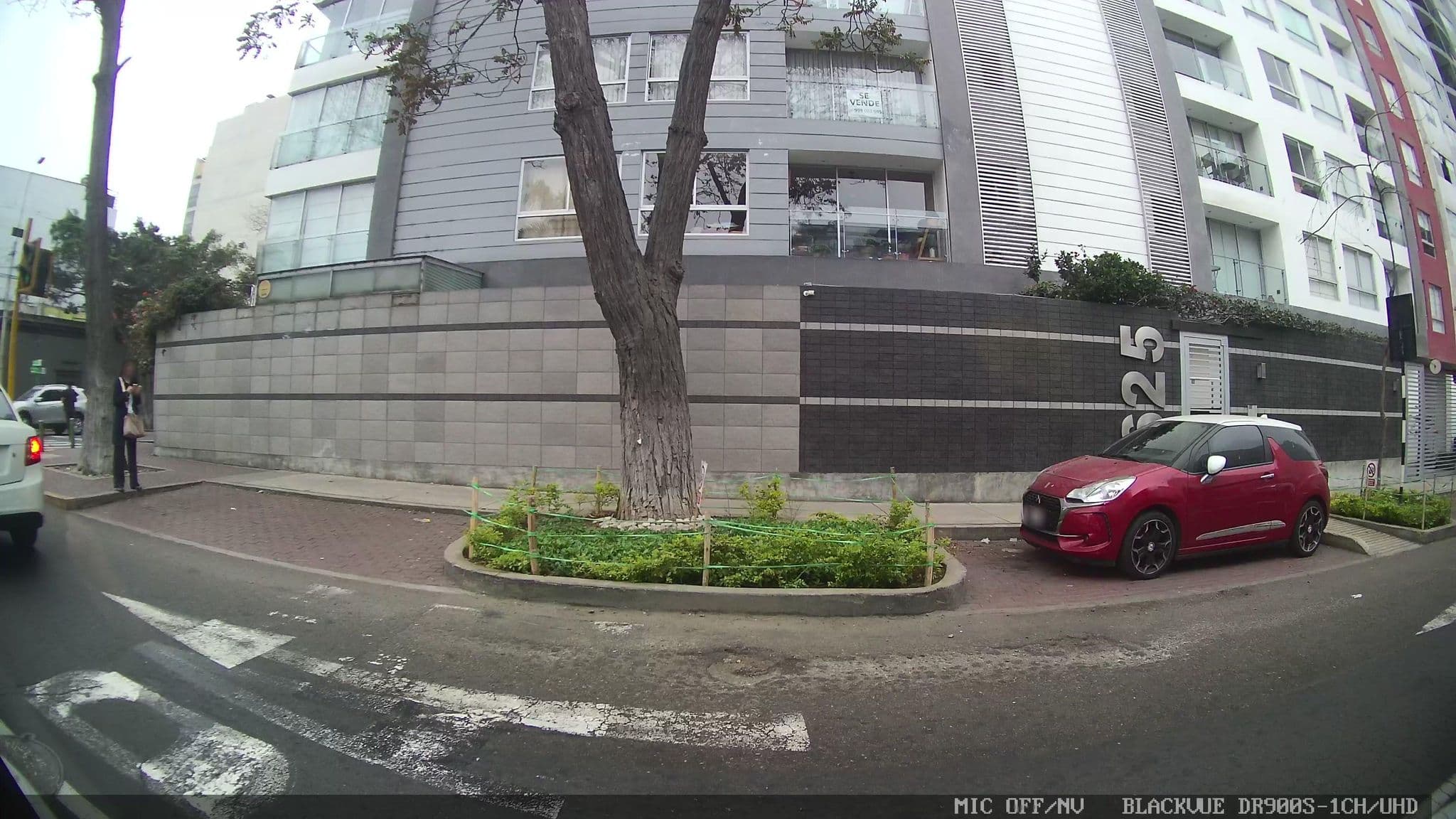 Street view near Hotel Antigua, Miraflores — © kaart_3 (CC BY-SA · Mapillary)