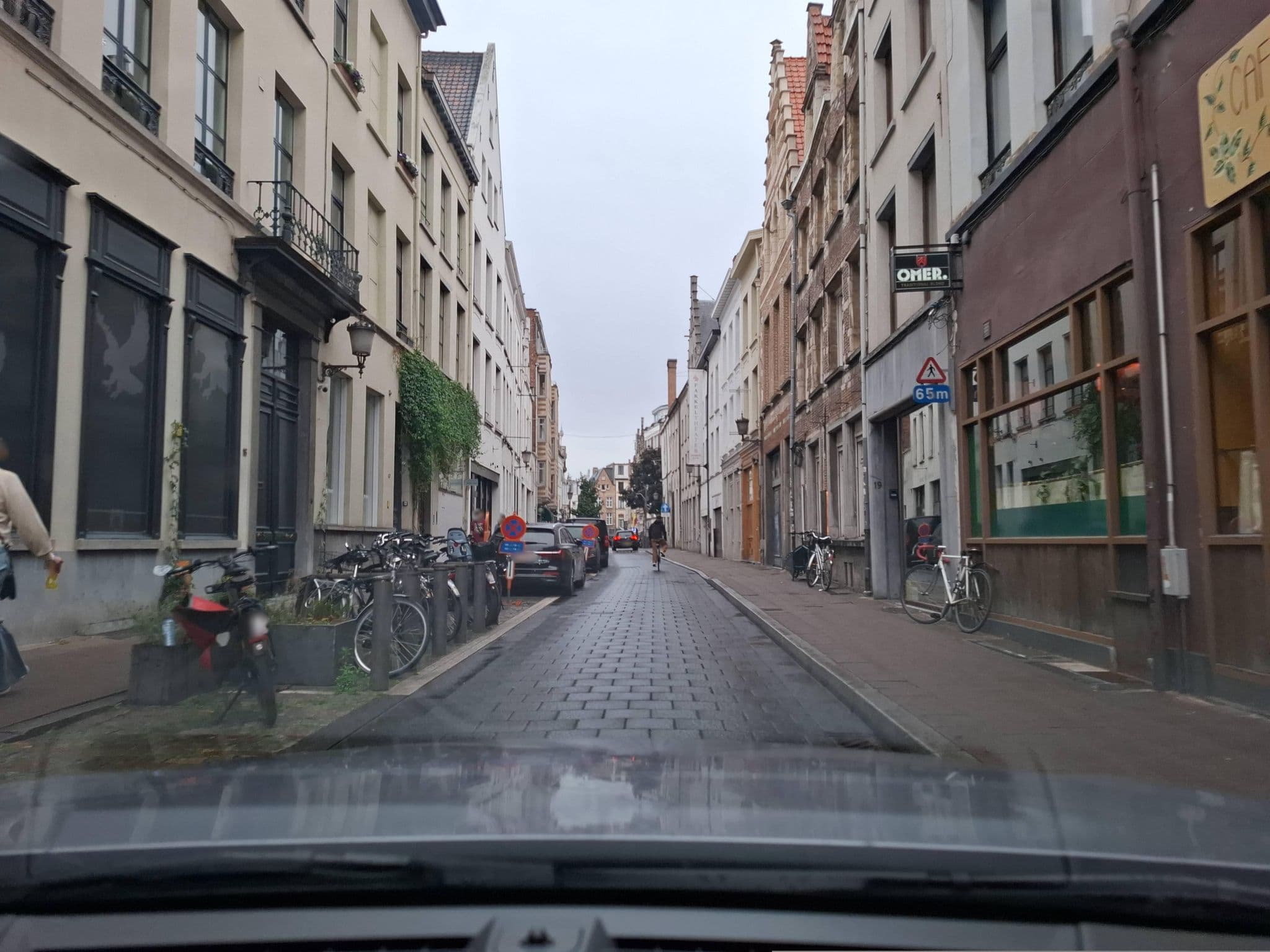 Street view near Diamonds and Pearls, Antwerp — © masterofnoroad (CC BY-SA · Mapillary)