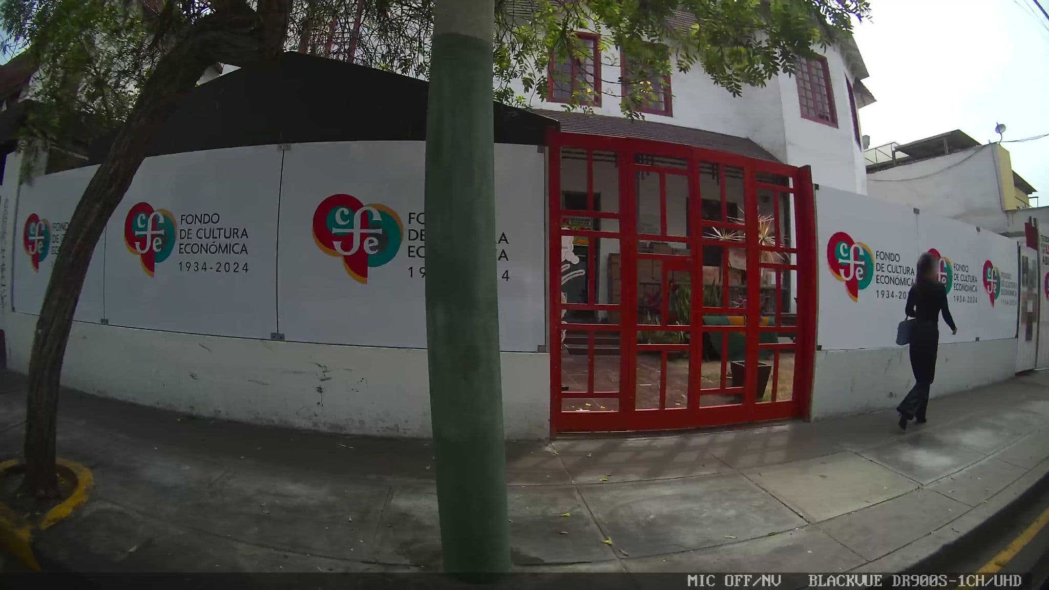 Street view near Black Llama Hostel, Miraflores — © kaartcam (CC BY-SA · Mapillary)