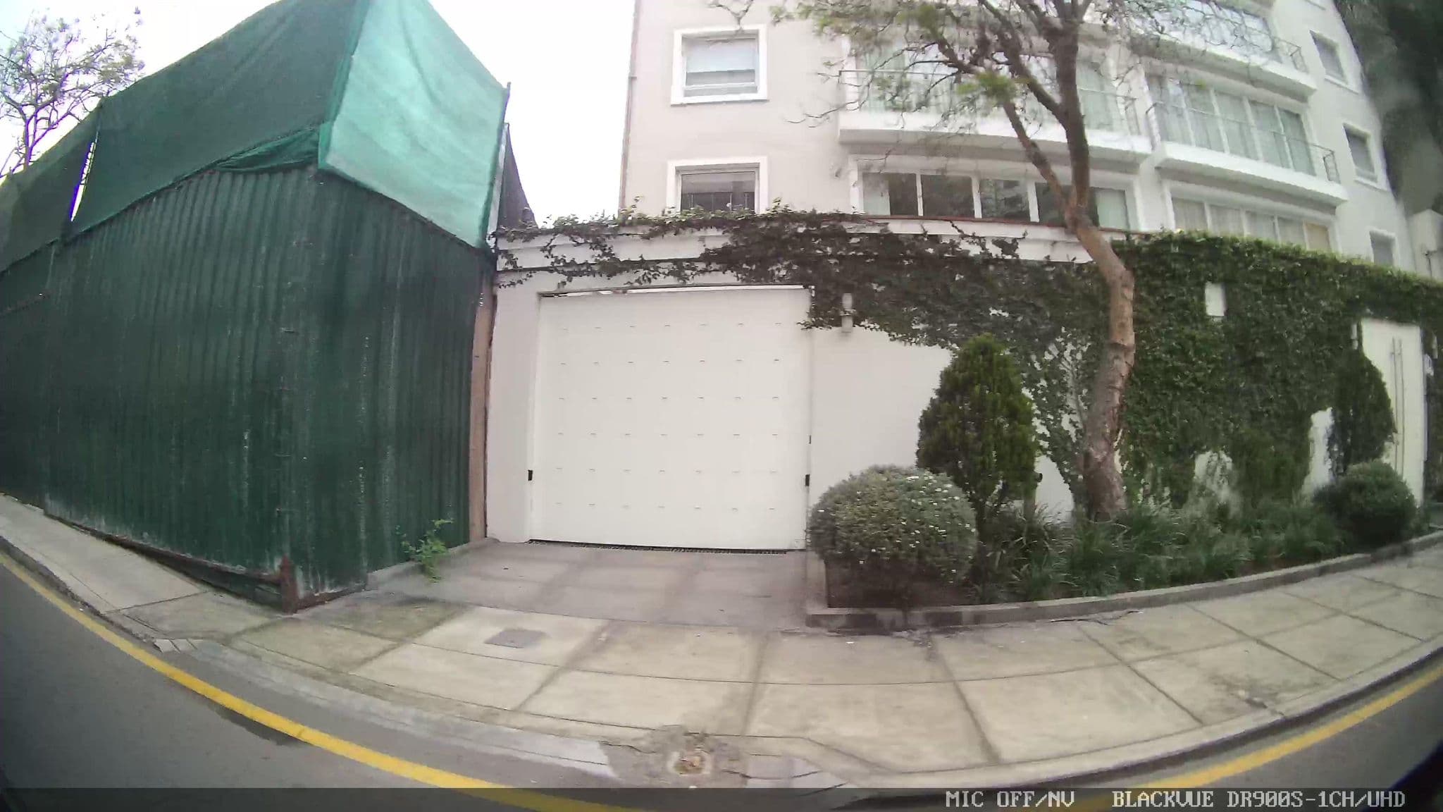 Street view near Royal Park Hotel, San Isidro — © kaart_1 (CC BY-SA · Mapillary)