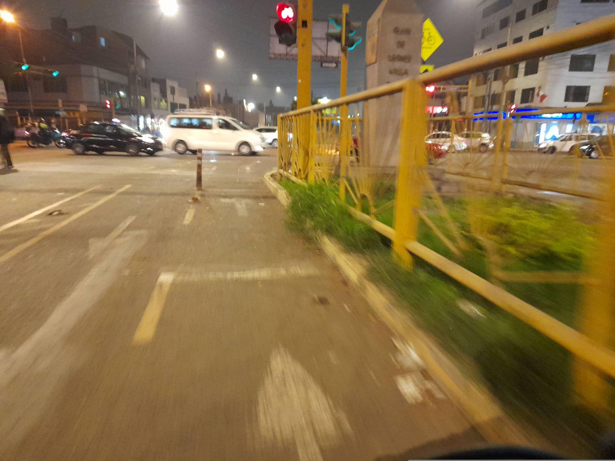Street view near Hostal La Cascada, San Luis — © MarizaC (CC BY-SA · Mapillary)