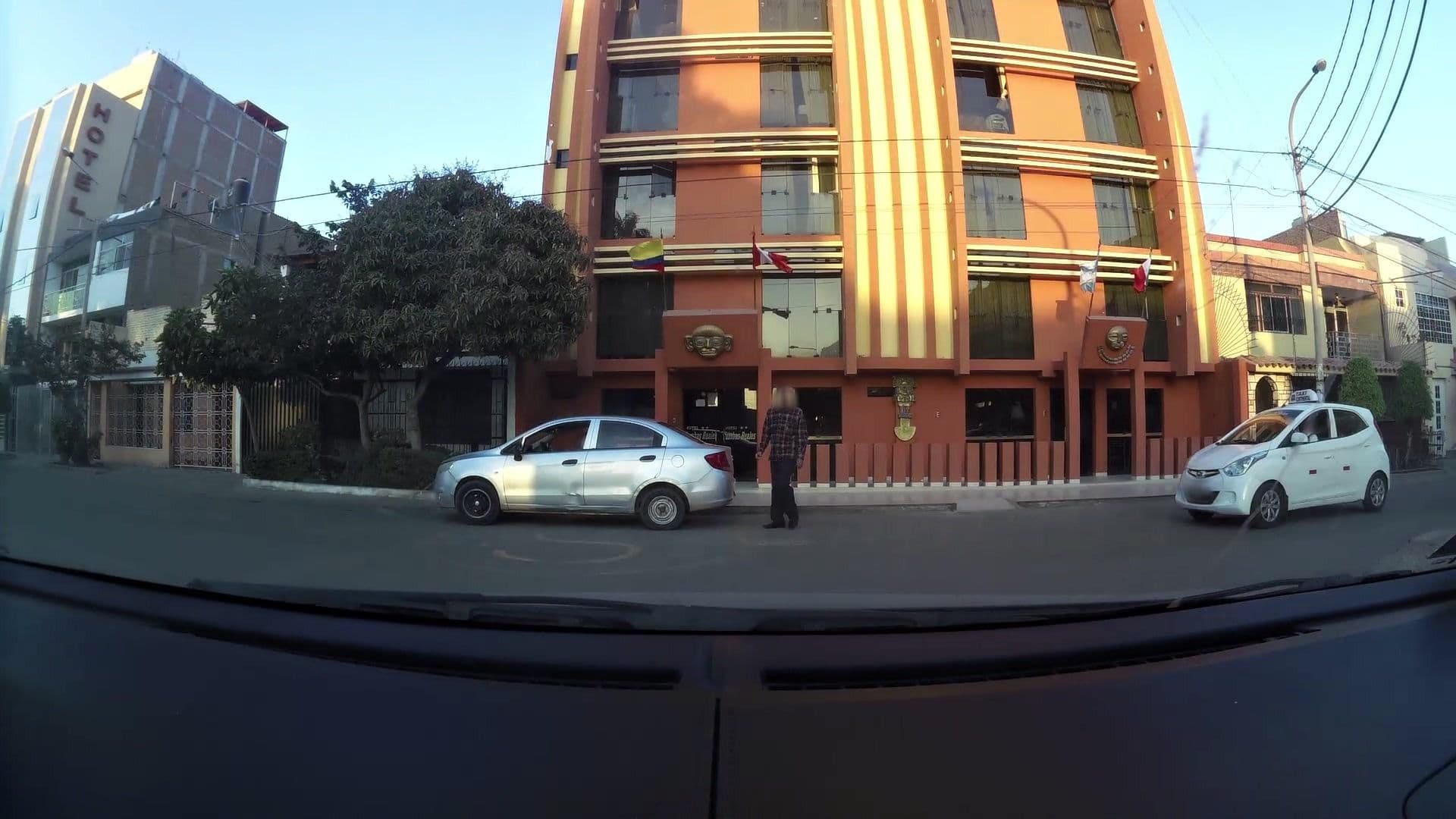 Street view near Hotel tumbas reales, Chiclayo — © kaartcam (CC BY-SA · Mapillary)