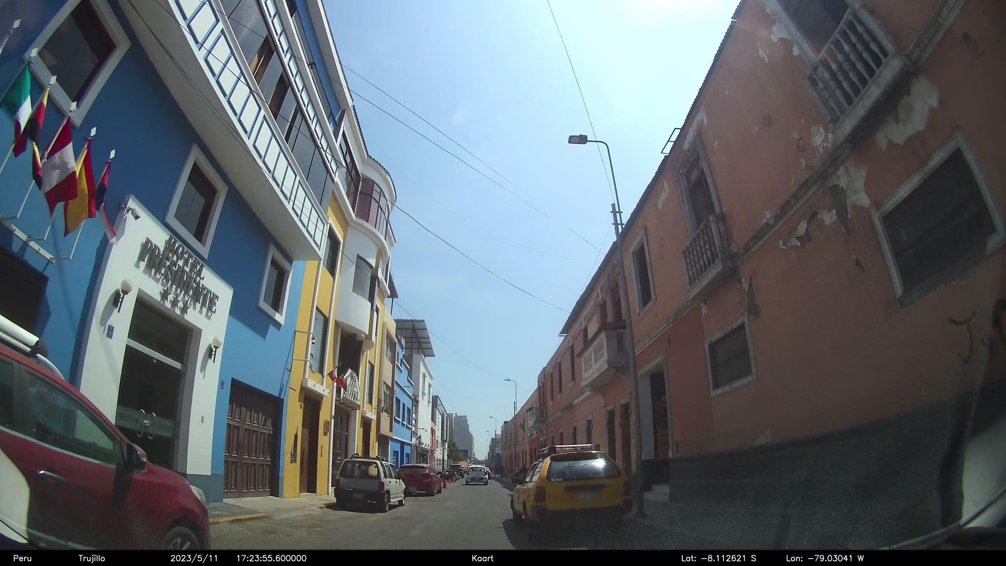 Street view near Hotel Los Andes Suite, Trujillo