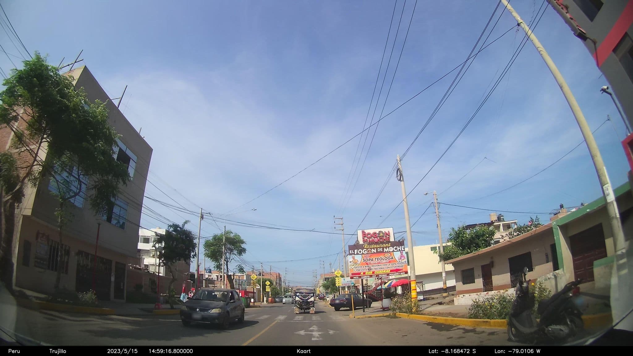 Street view near Hostal Reyna, Moche — © kaart_2 (CC BY-SA · Mapillary)