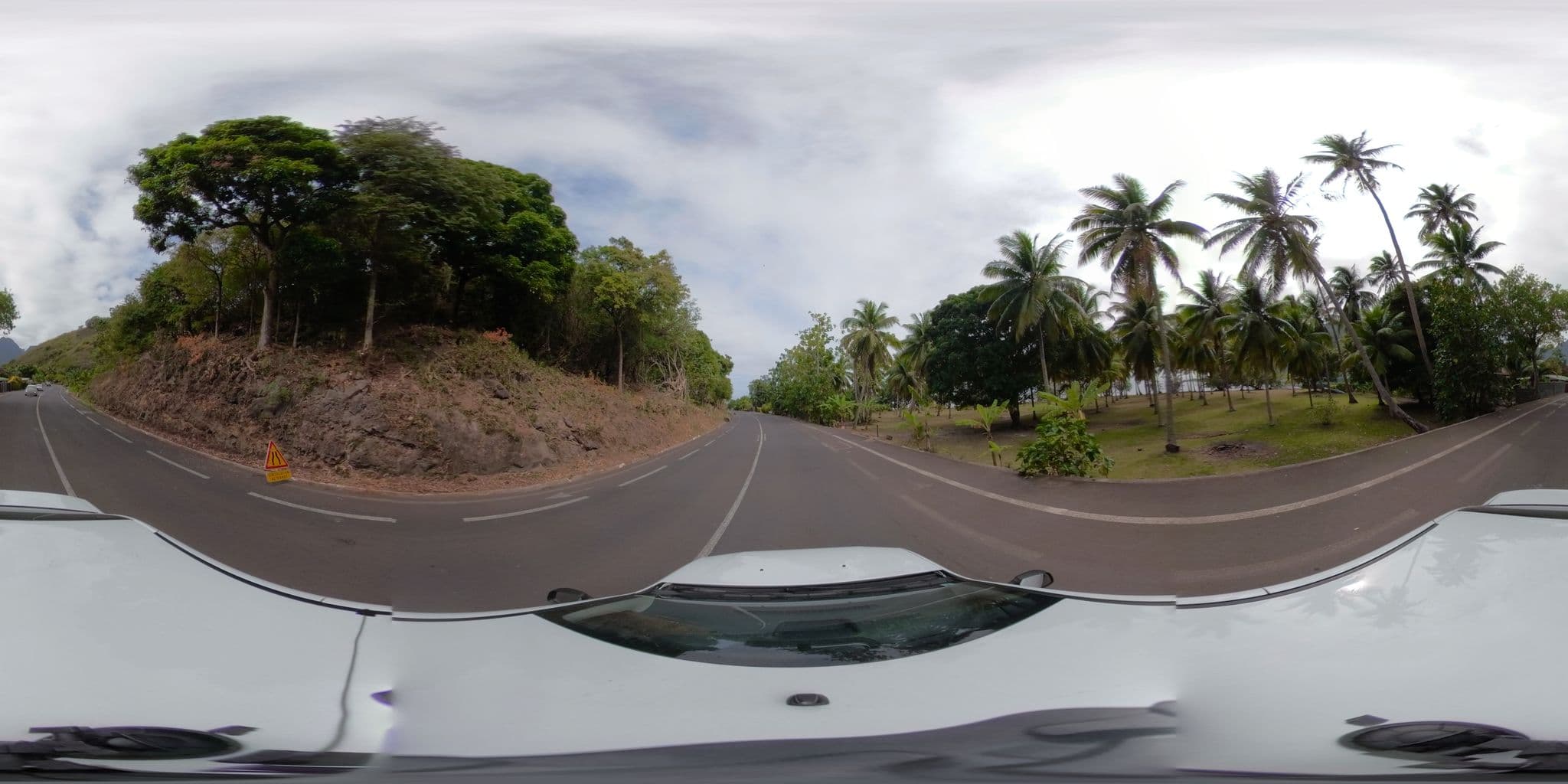Street view near Tipaniers Iti, Papetoai — © ratzillas (CC BY-SA · Mapillary)