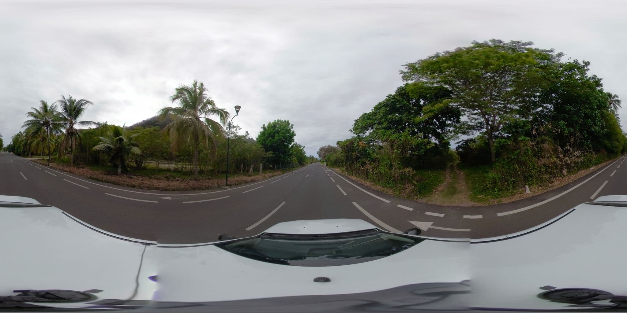 Street view near Ancien hôtel, Papetoai — © ratzillas (CC BY-SA · Mapillary)