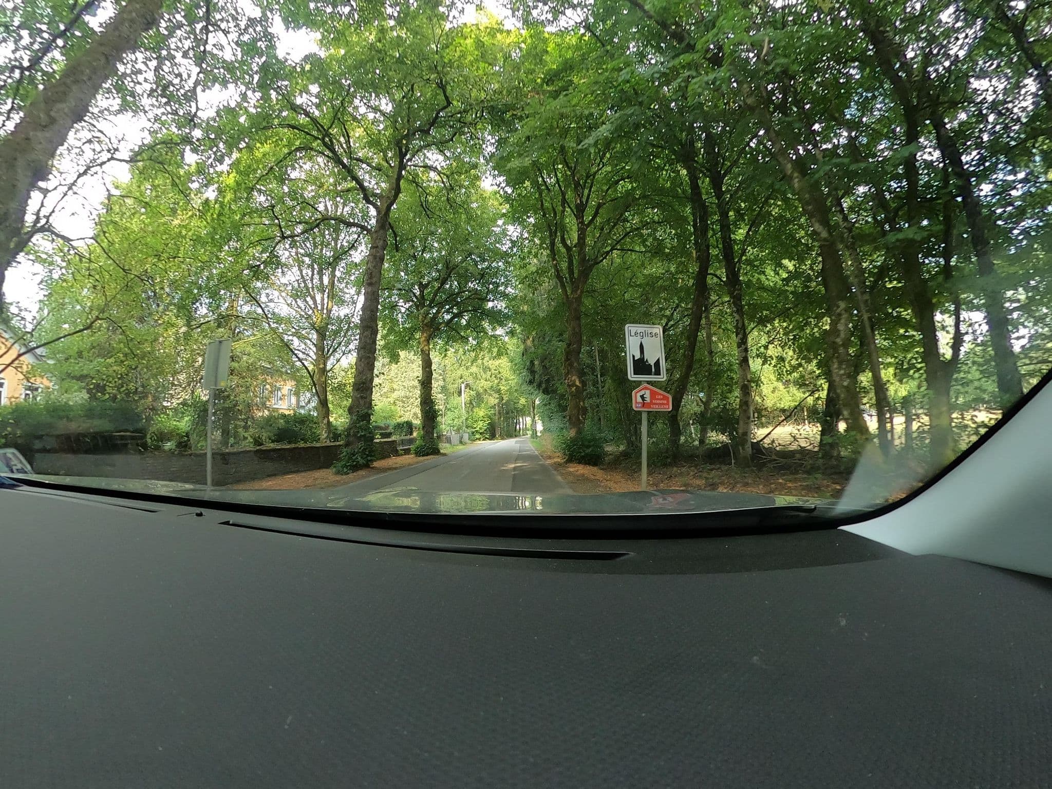 Street view near Distillerie, Léglise — © RaphaelPasLoin (CC BY-SA · Mapillary)