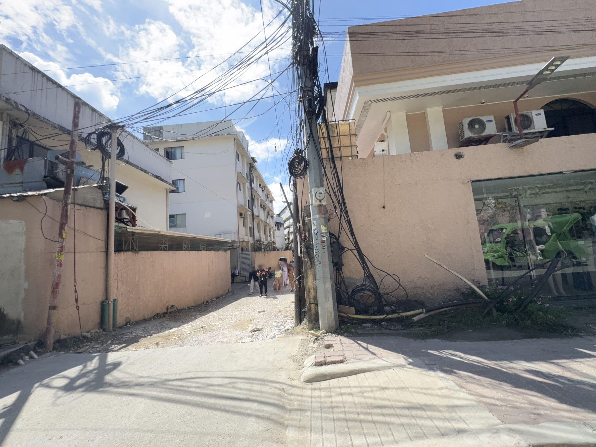 Street view near Boracay Beach Resort, Yapak