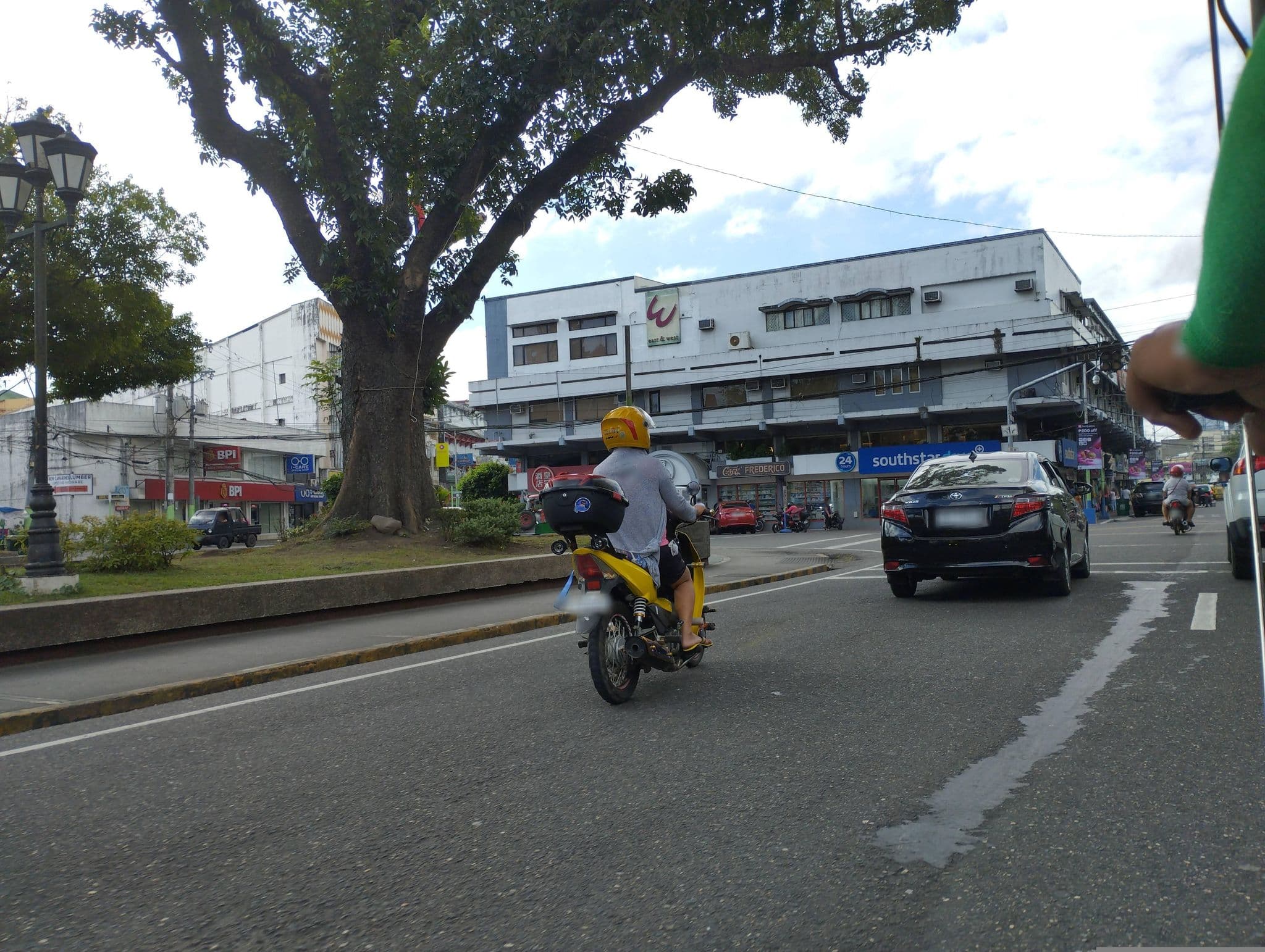 Street view near Starview Hotel, Naga — © utteringmute (CC BY-SA · Mapillary)