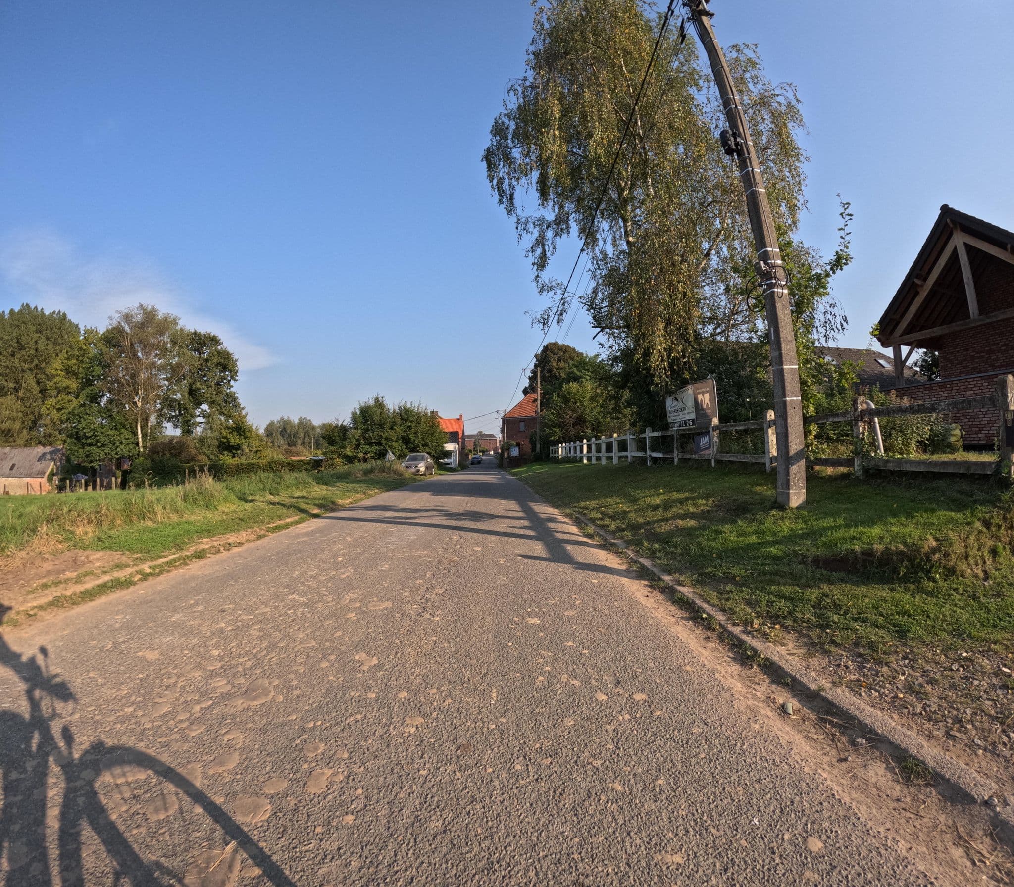 Street view near Les pommiers sauvages, Ellezelles — © jygpronse (CC BY-SA · Mapillary)