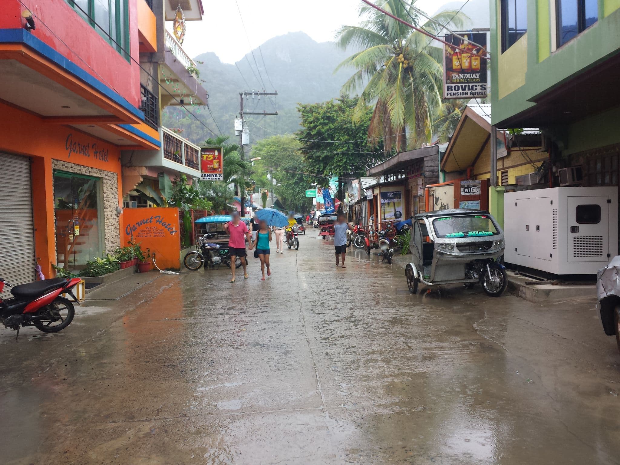 Street view near Rovics Pension House, El Nido
