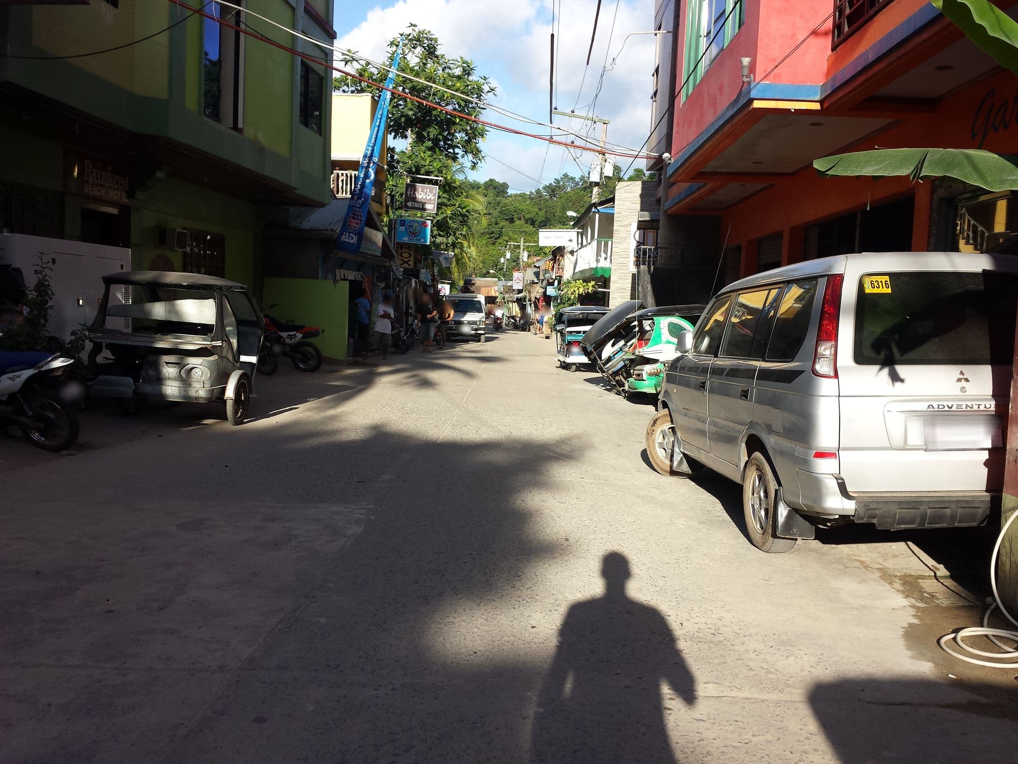 Street view near Ziniyas Pension, El Nido