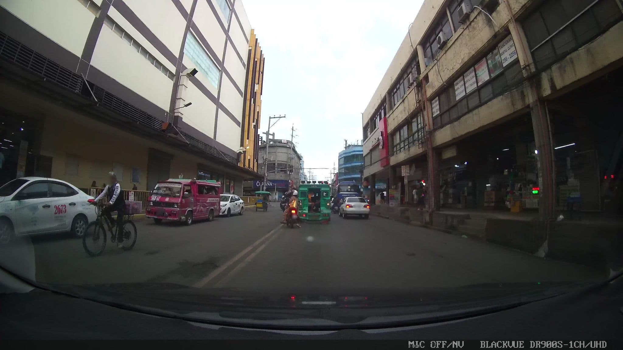 Street view near Done Rial Lodge, Adlaon — © Kaart---FRONT (CC BY-SA · Mapillary)