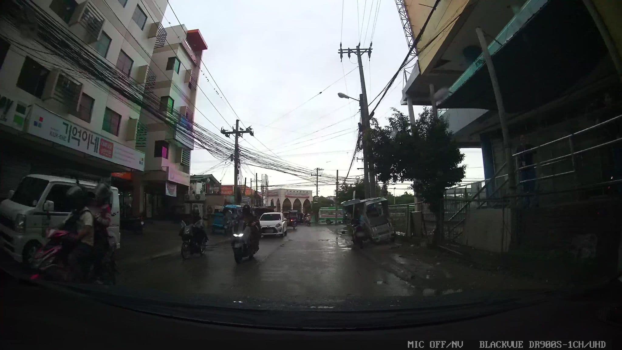 Street view near Hotel California, Lapu-Lapu City — © Kaart---FRONT (CC BY-SA · Mapillary)