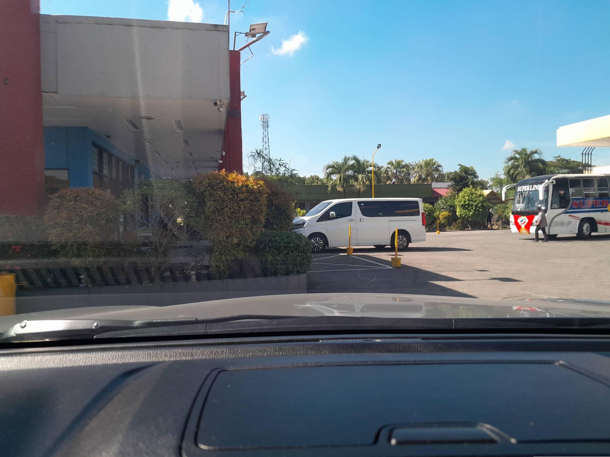 Street view near Lendes Tourist Inn, Capucnasan — © ericb1983 (CC BY-SA · Mapillary)