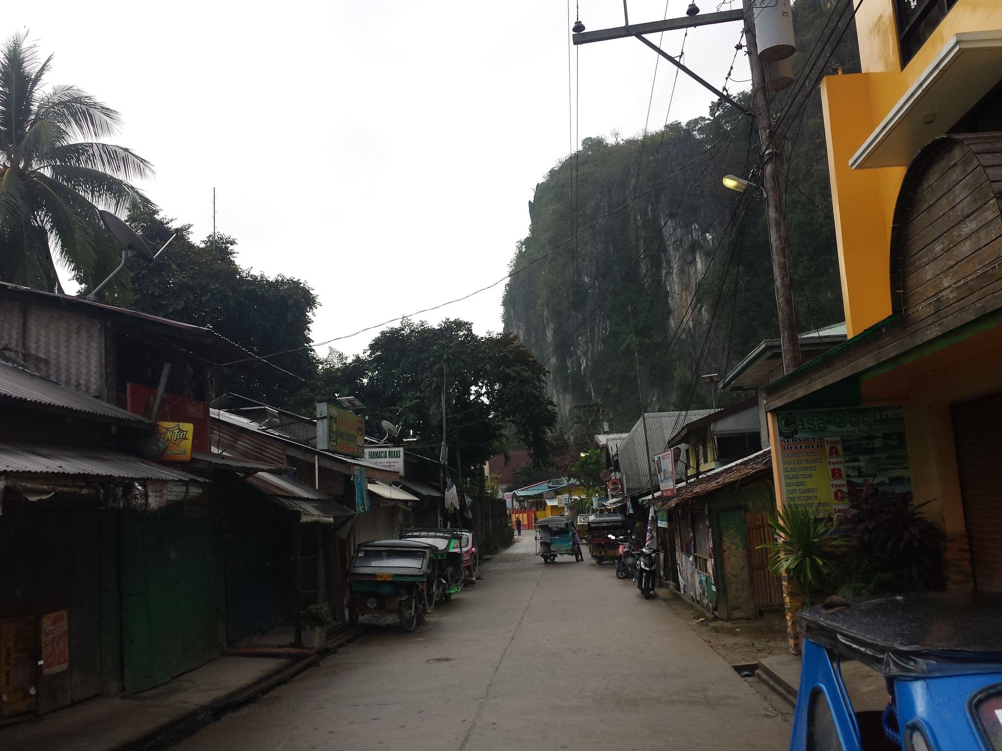 Street view near Cecilia, El Nido