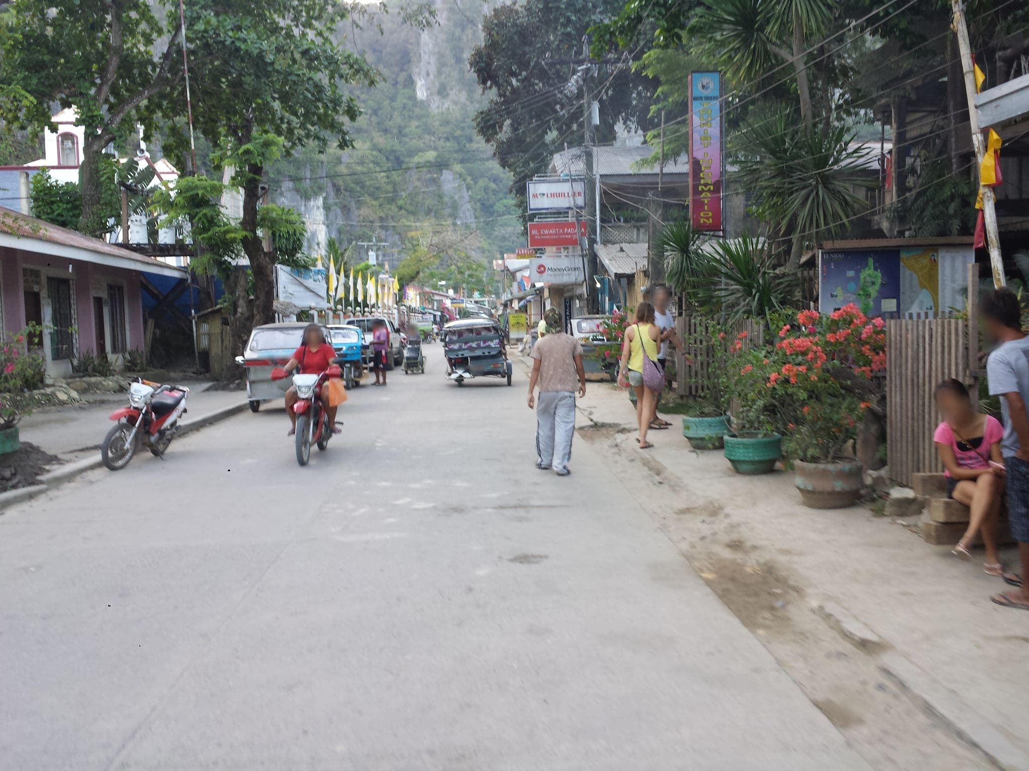 Street view near Mikee Guesthouse, El Nido