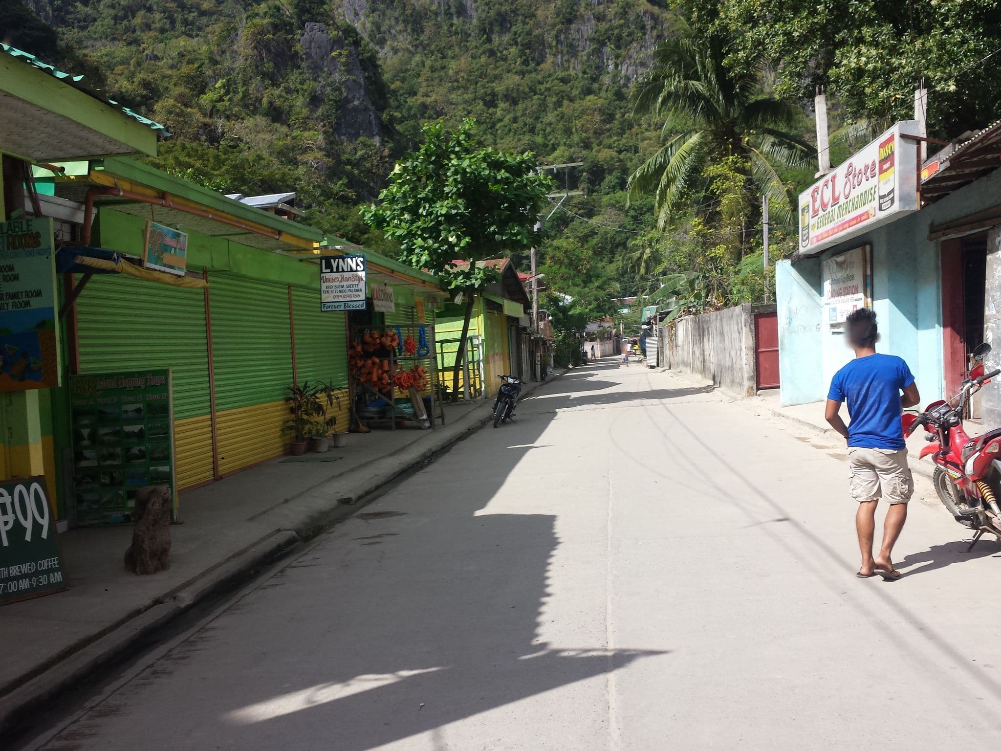 Street view near Bamboo Billabong Hostel, El Nido