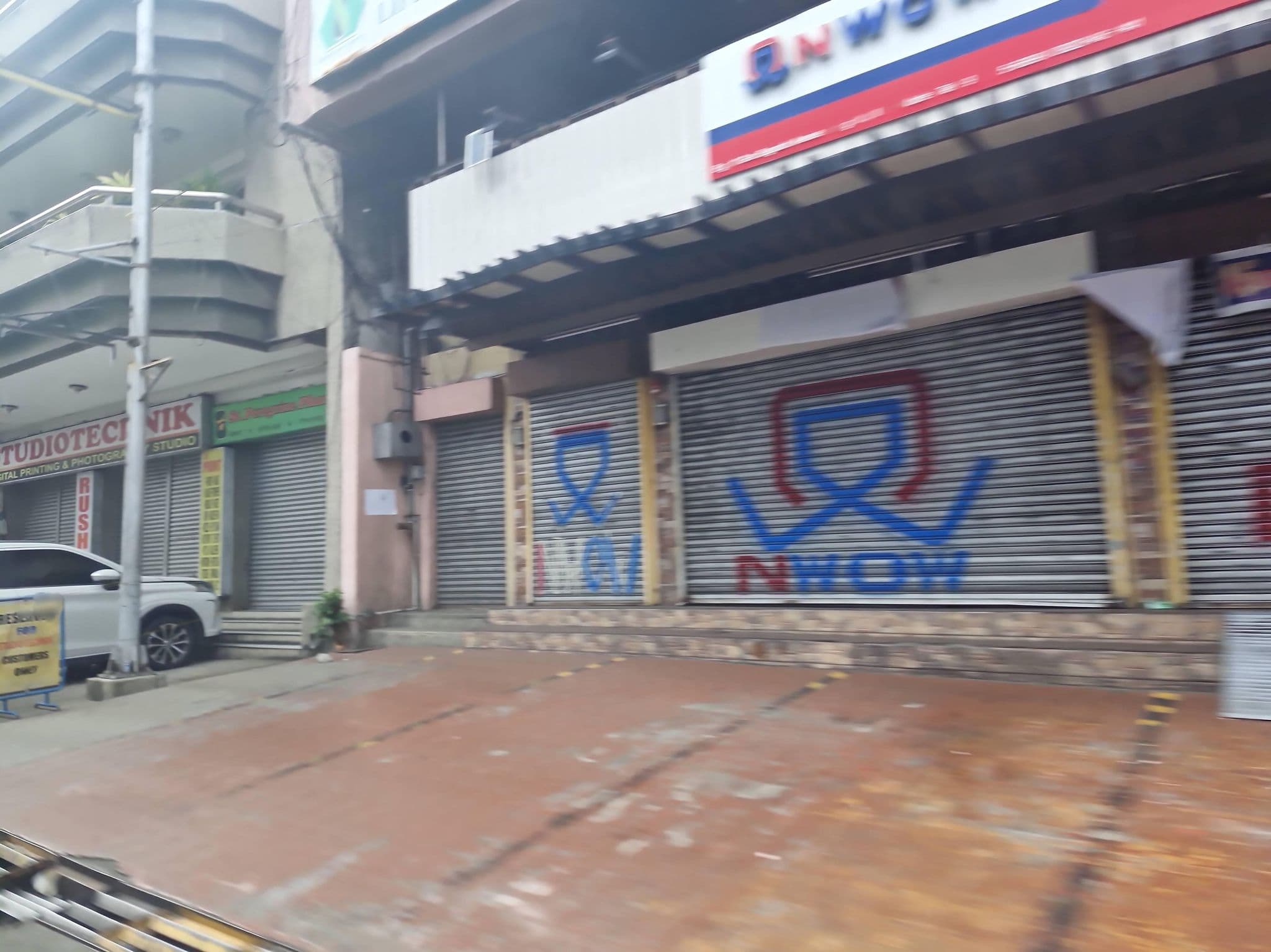 Street view near Bakasyunan Inn, Laoag — © Yivan000 (CC BY-SA · Mapillary)