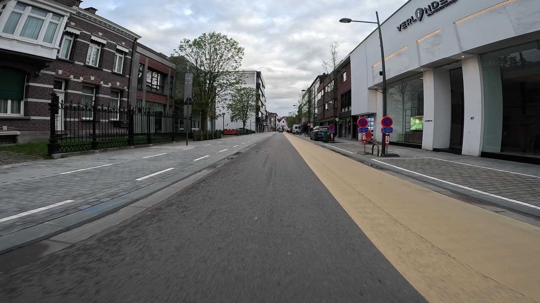 Street view near Casa Curiosa, Mol — © tjorim (CC BY-SA · Mapillary)