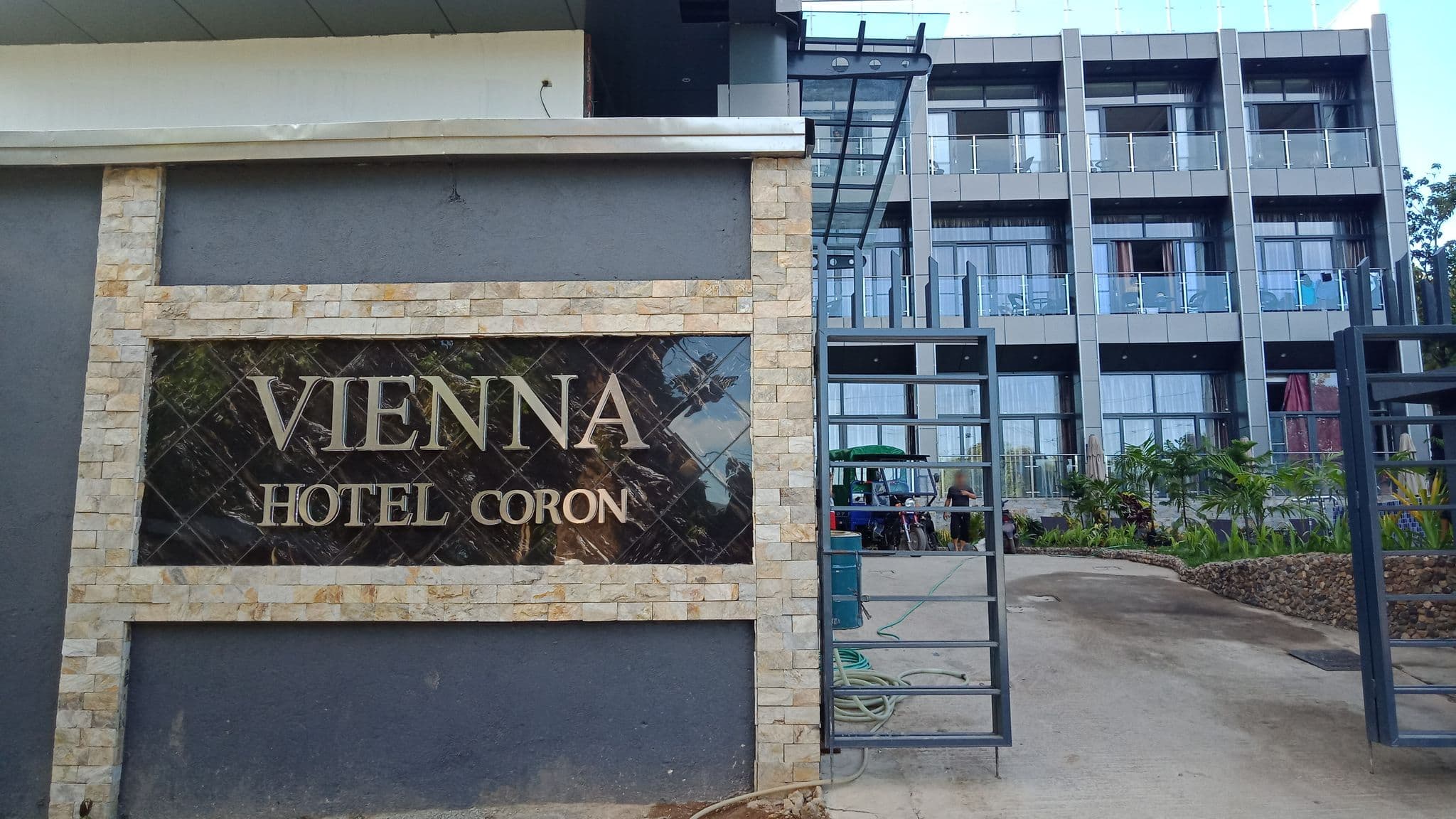 Street view near Mountain View Hotel, Coron — © mjane (CC BY-SA · Mapillary)