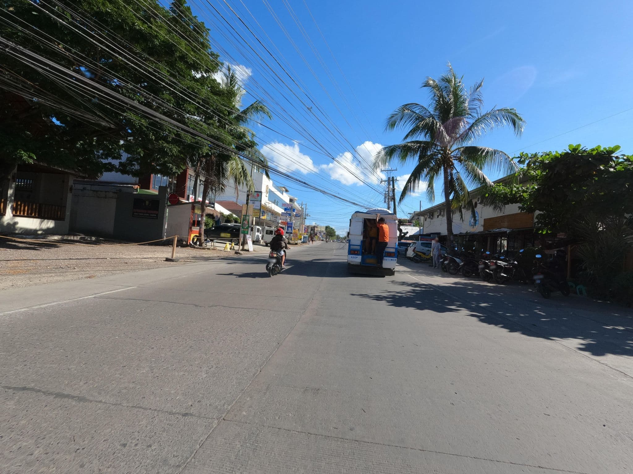 Street view near Captain's Lodge & Bar, Tawala